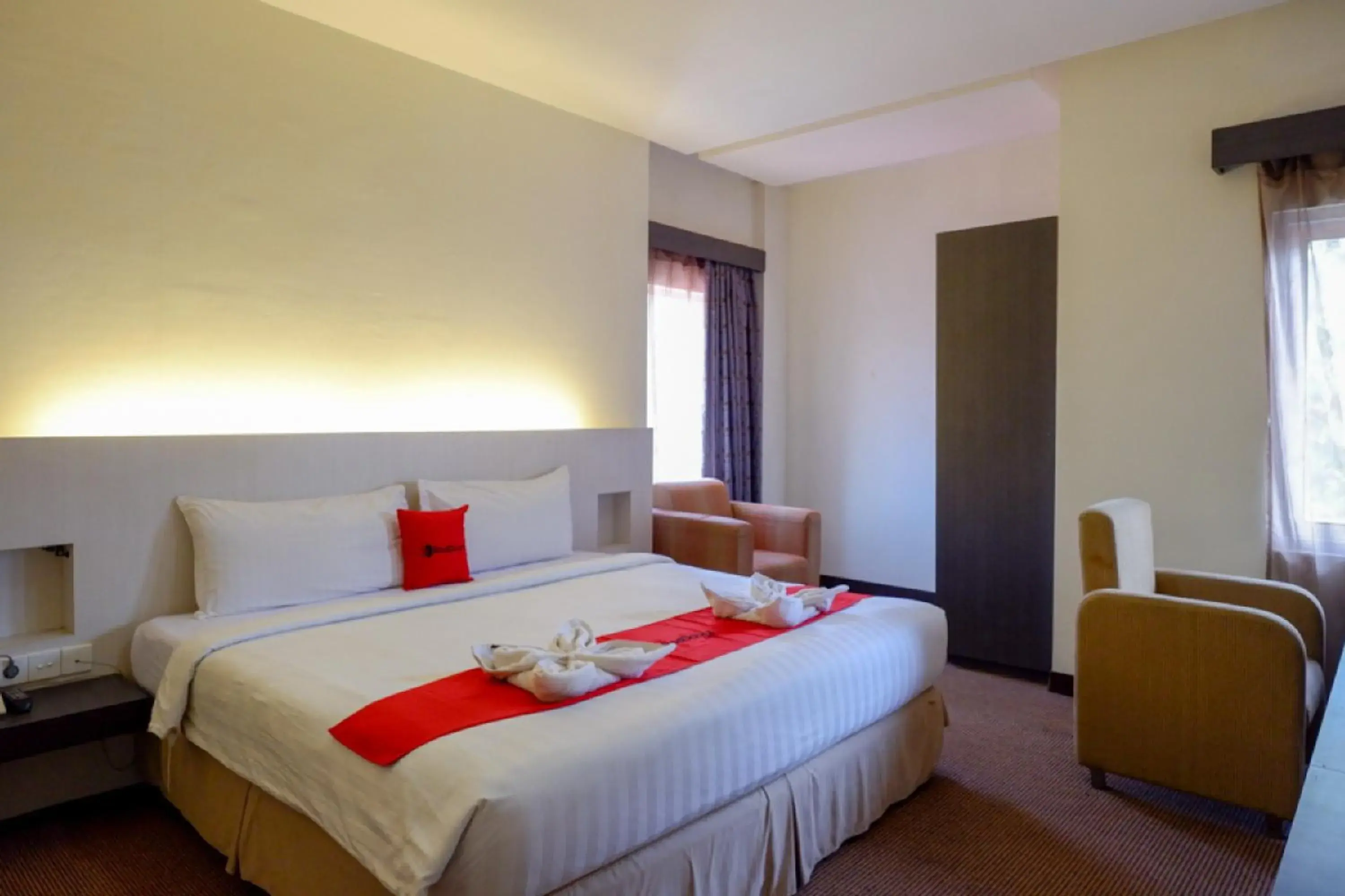 Suite in RedDoorz Plus near Hotel Benua Kendari Suite in RedDoorz Plus near Hotel Benua Kendari