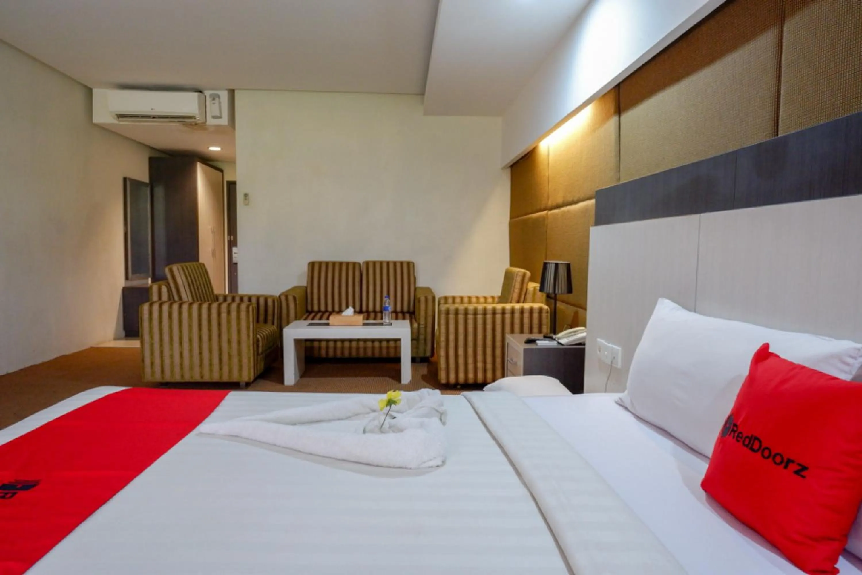 Bed in RedDoorz Plus near Hotel Benua Kendari