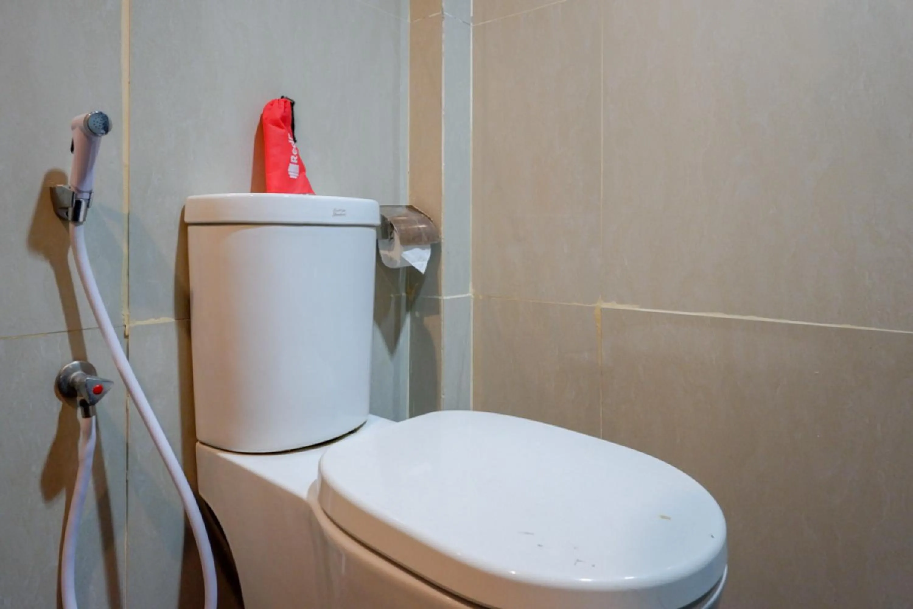 Bathroom in RedDoorz Plus near Hotel Benua Kendari