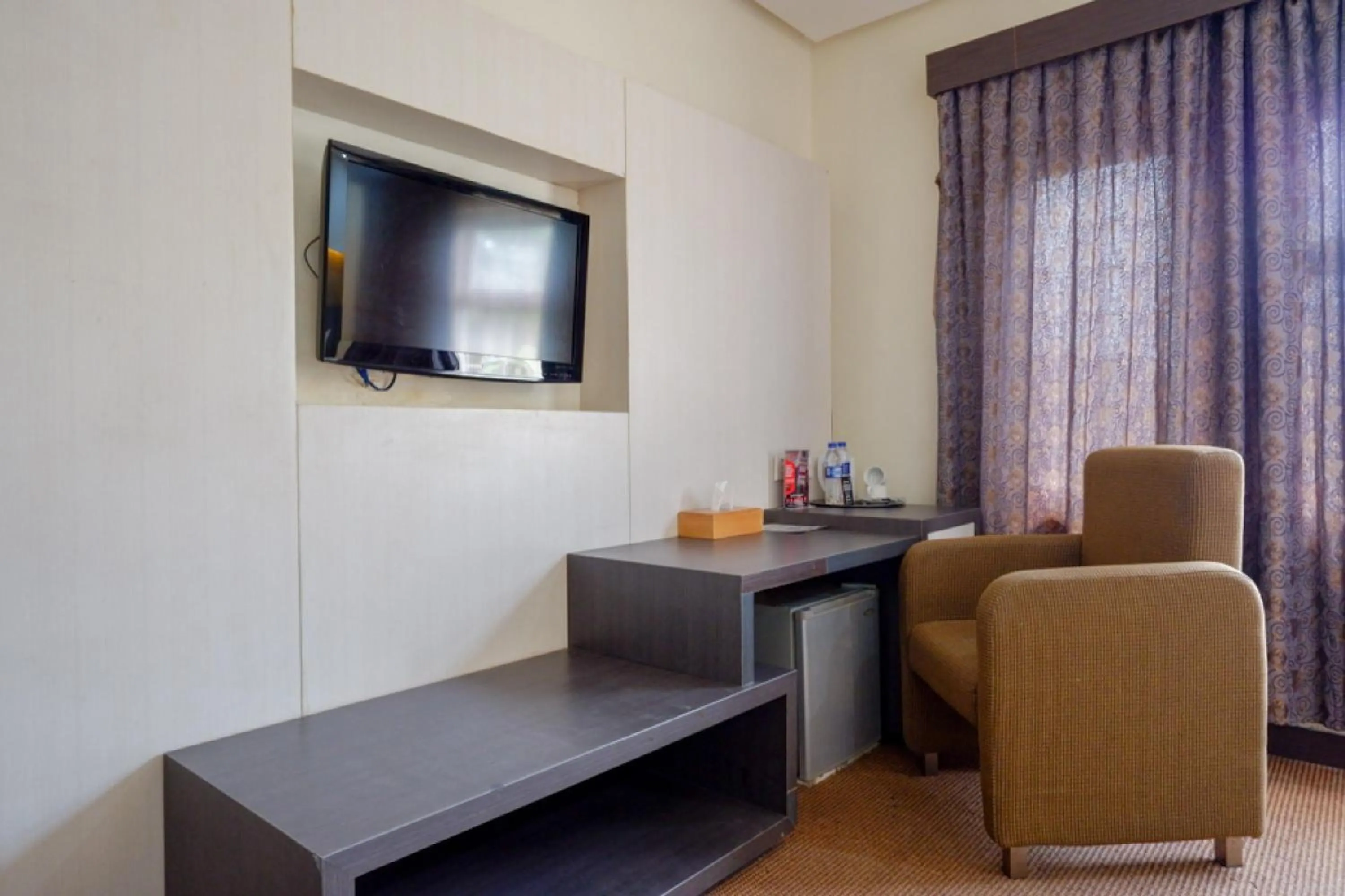 Seating area in RedDoorz Plus near Hotel Benua Kendari