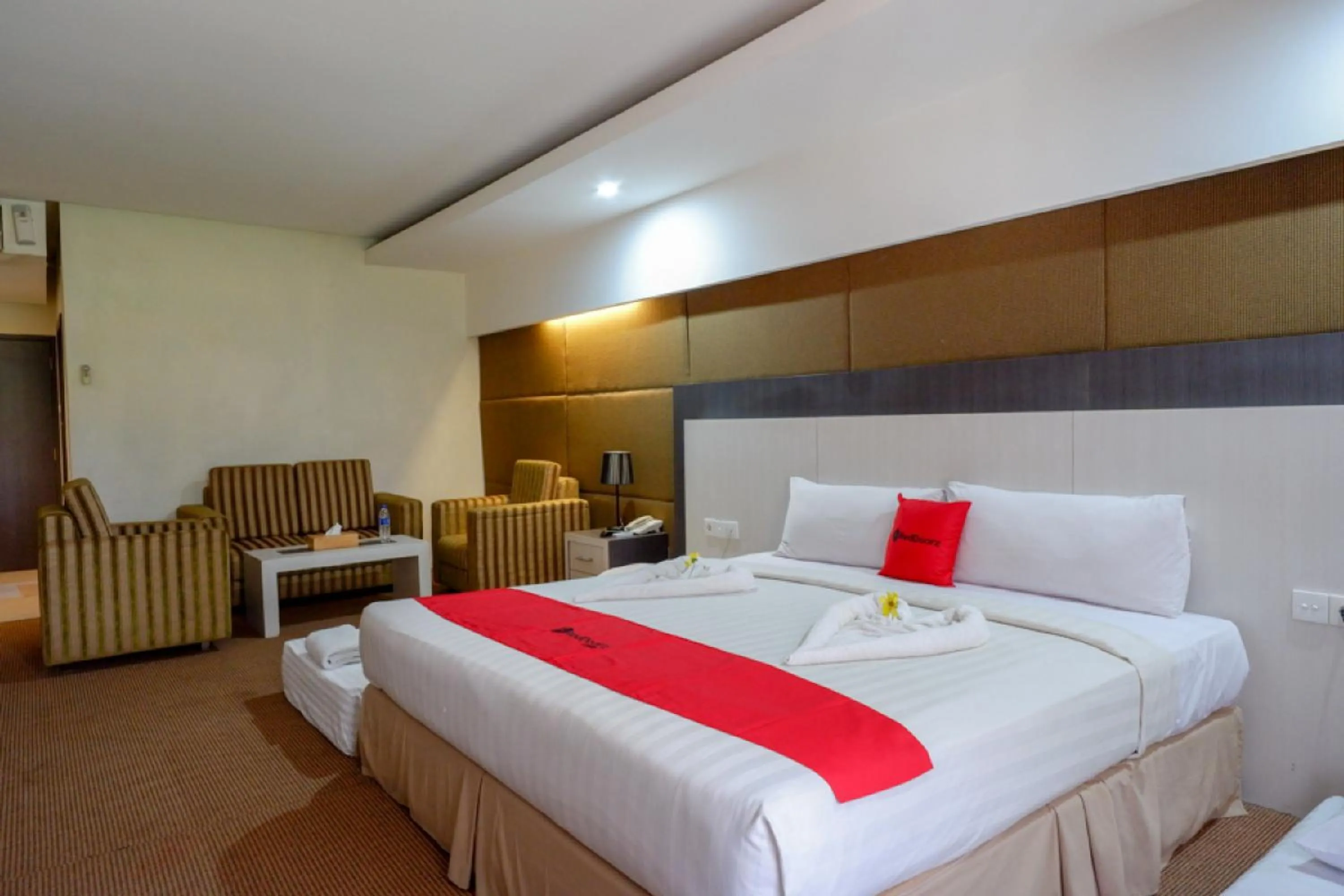 Bedroom, Bed in RedDoorz Plus near Hotel Benua Kendari