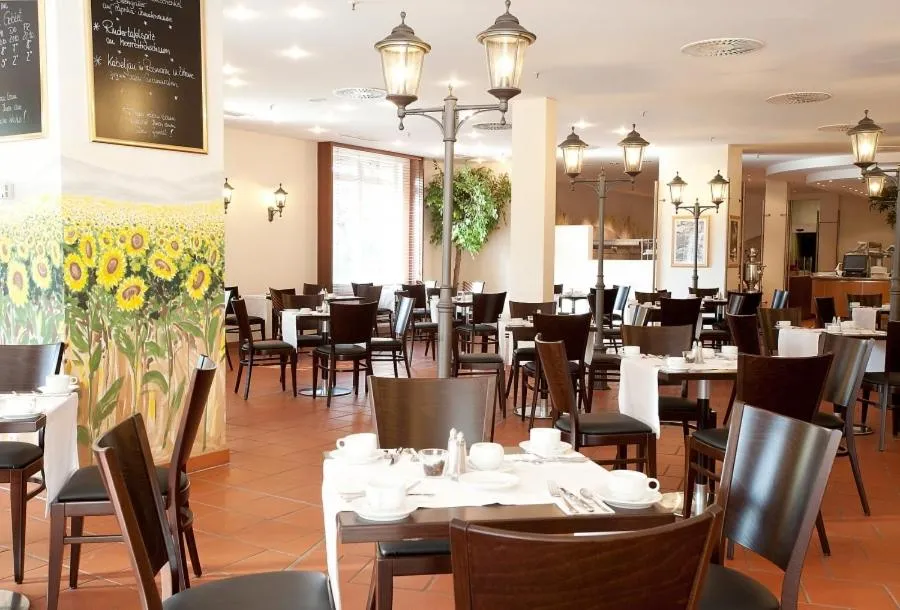 Restaurant/places to eat in relexa Hotel Frankfurt am Main (Superior)