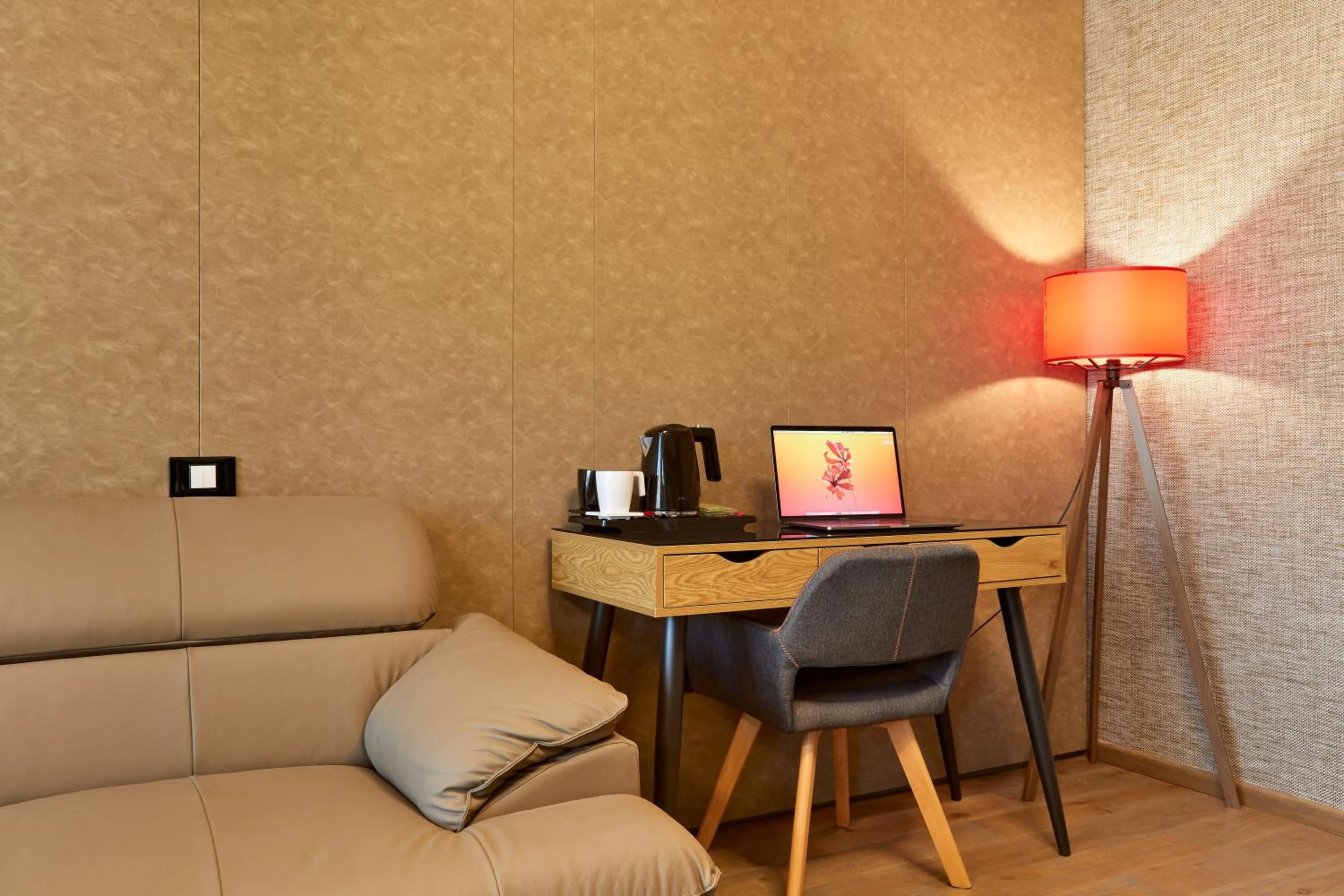 Business facilities in Promenada Studios