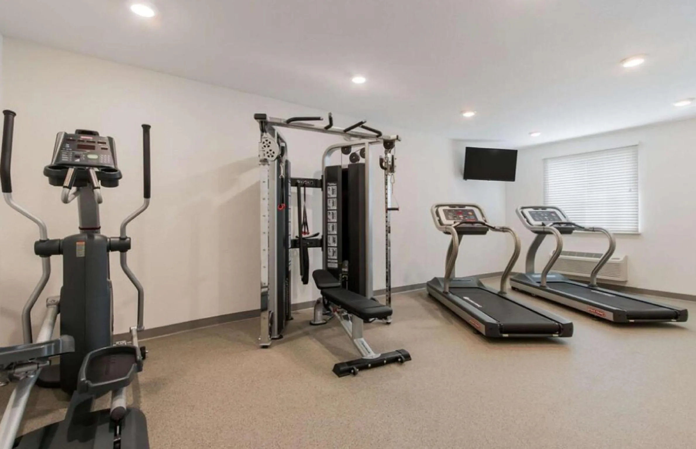 Fitness centre/facilities in WoodSpring Suites Allentown