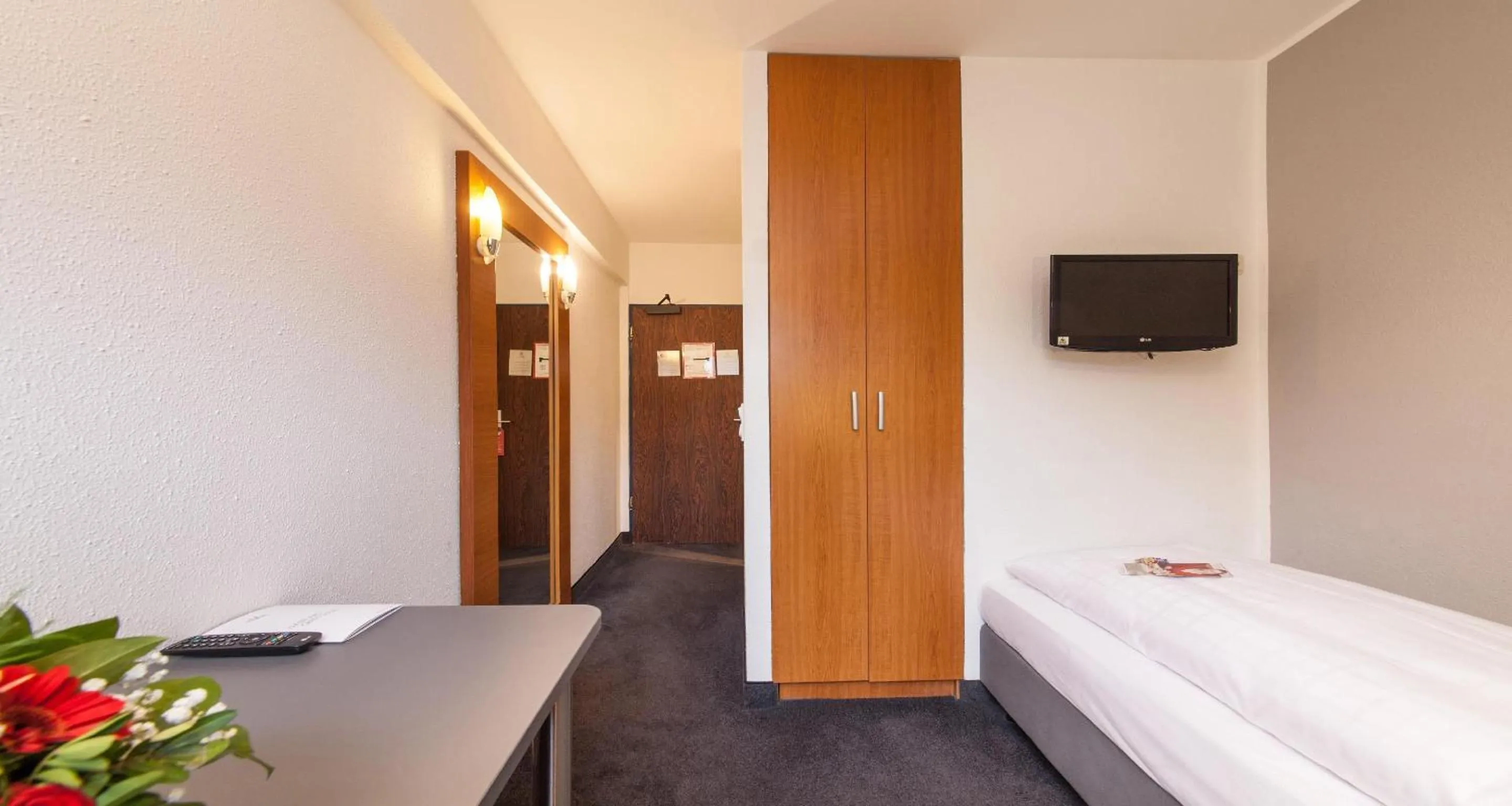 Bedroom, Bed in Sure Hotel by Best Western Muenchen Hauptbahnhof