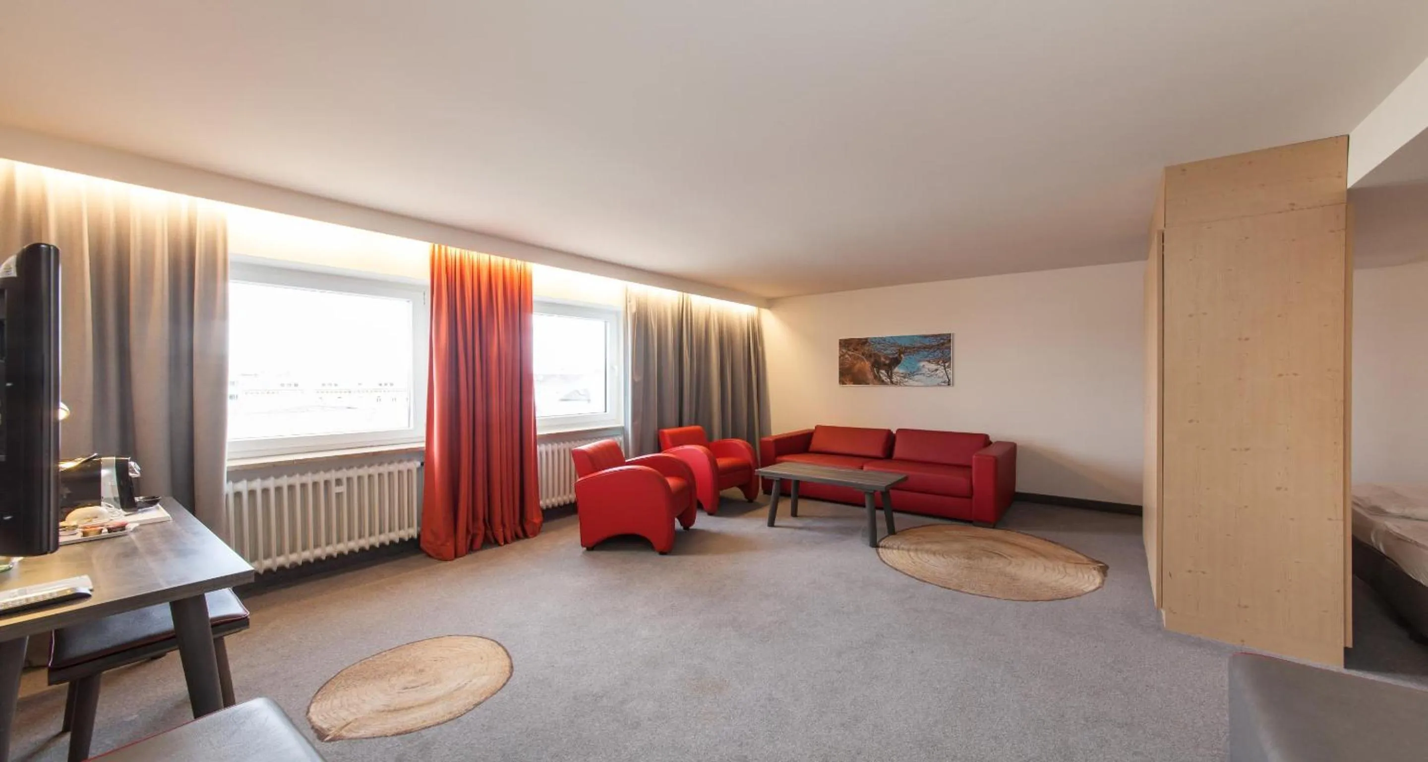 Photo of the whole room in Sure Hotel by Best Western Muenchen Hauptbahnhof