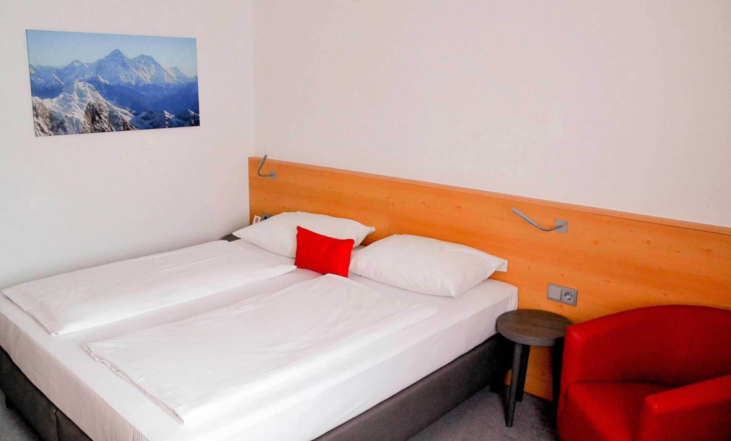 Bedroom, Bed in Sure Hotel by Best Western Muenchen Hauptbahnhof