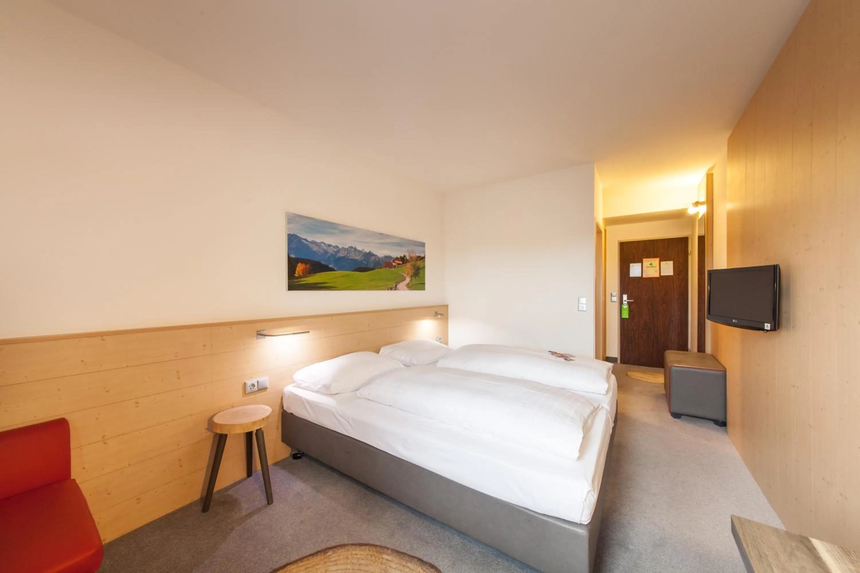 Photo of the whole room, Bed in Sure Hotel by Best Western Muenchen Hauptbahnhof