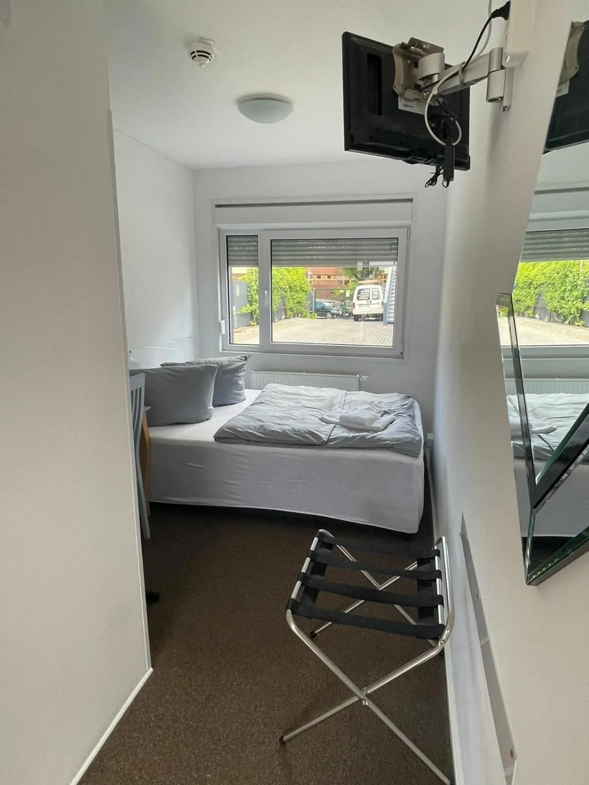 Photo of the whole room, Bed in Motel Home Berlin