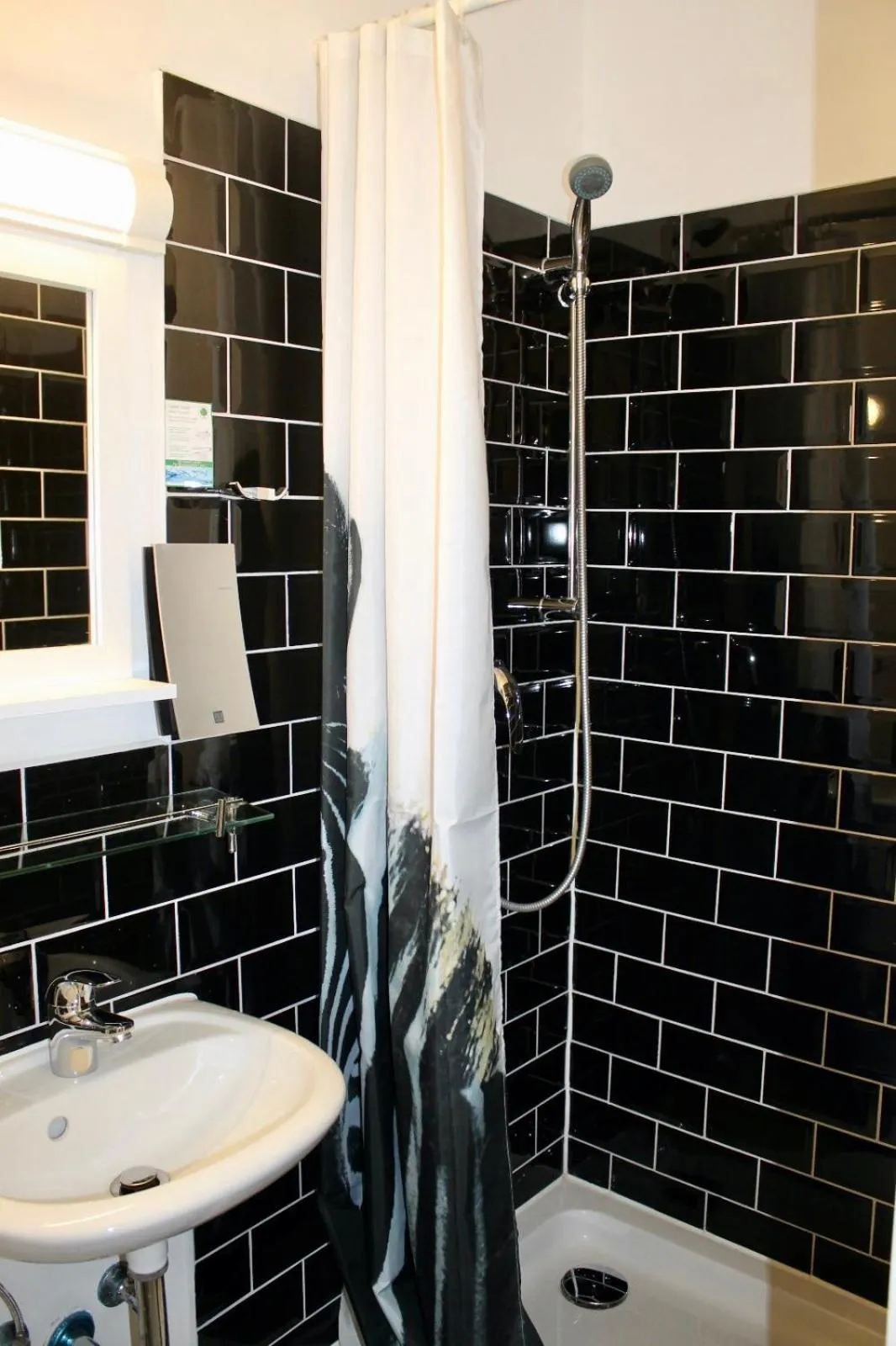 Bathroom in Motel Home Berlin