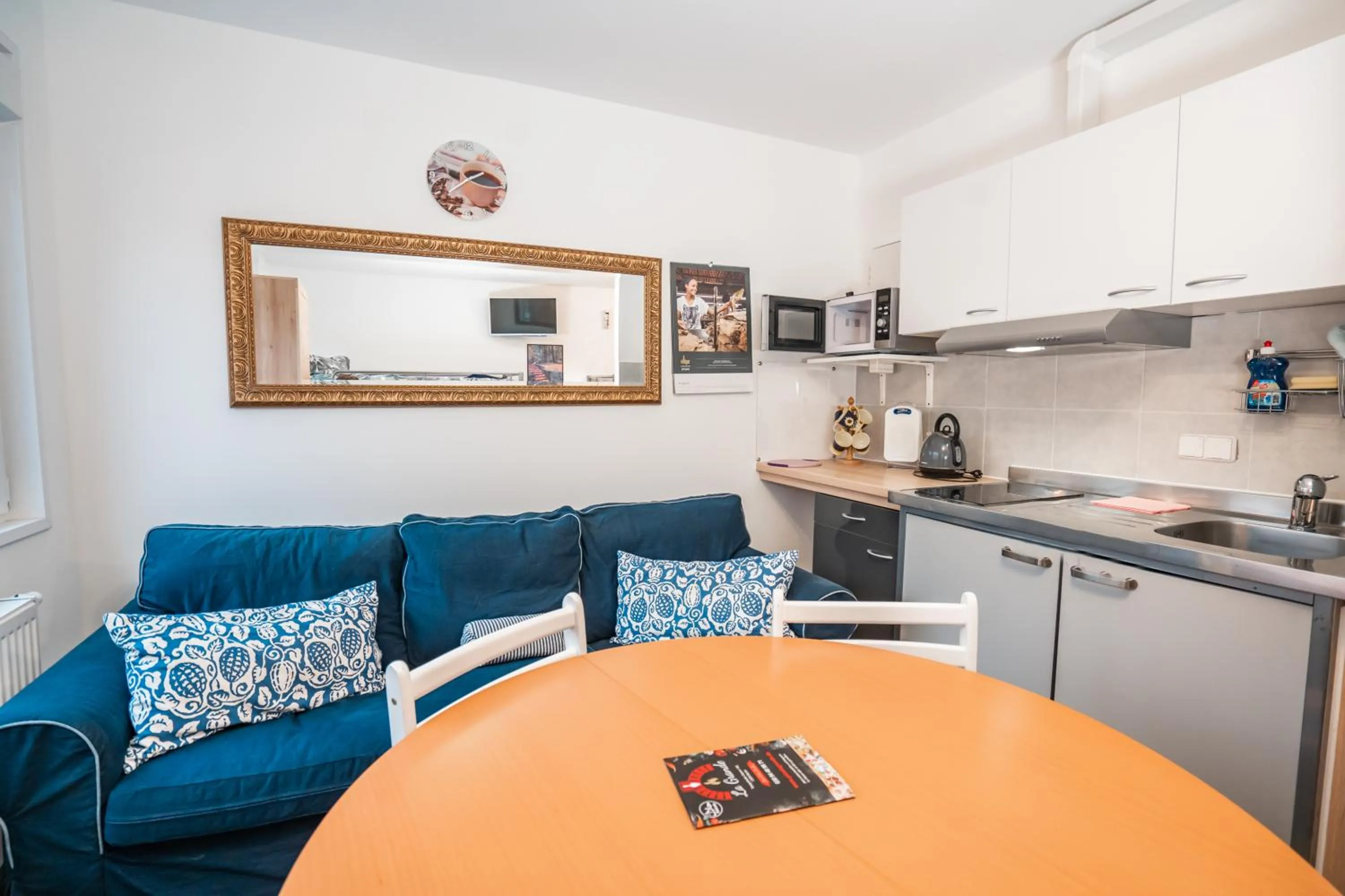 Kitchen or kitchenette in Motel Home Berlin