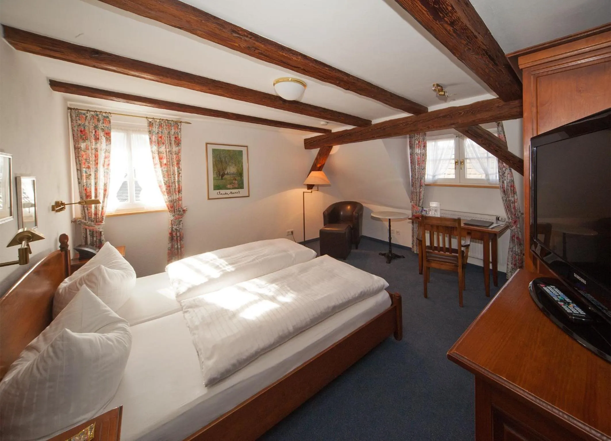 Bedroom, Bed in Hotel Engel