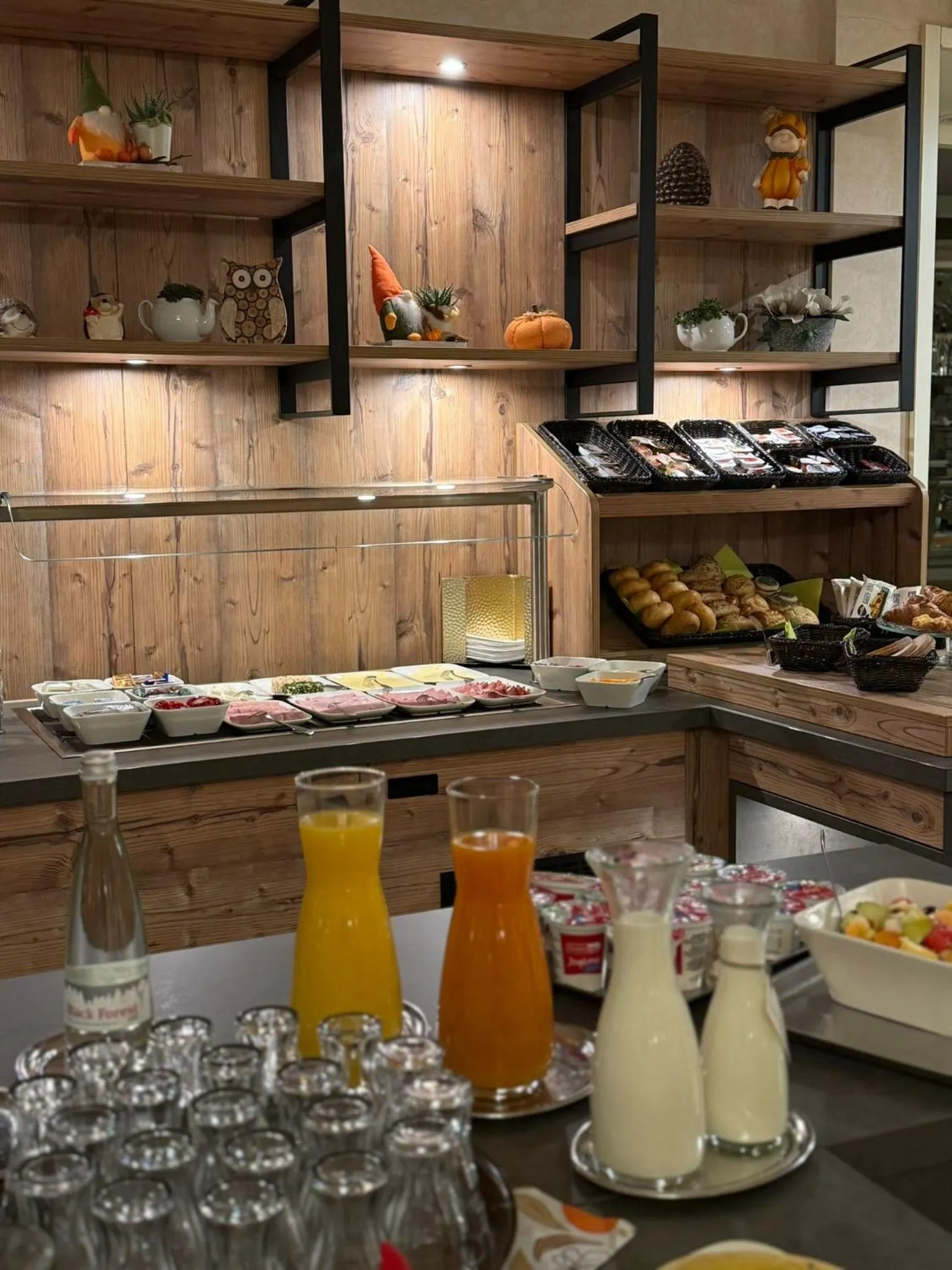 Breakfast in Hotel Café Adler 24h self check in