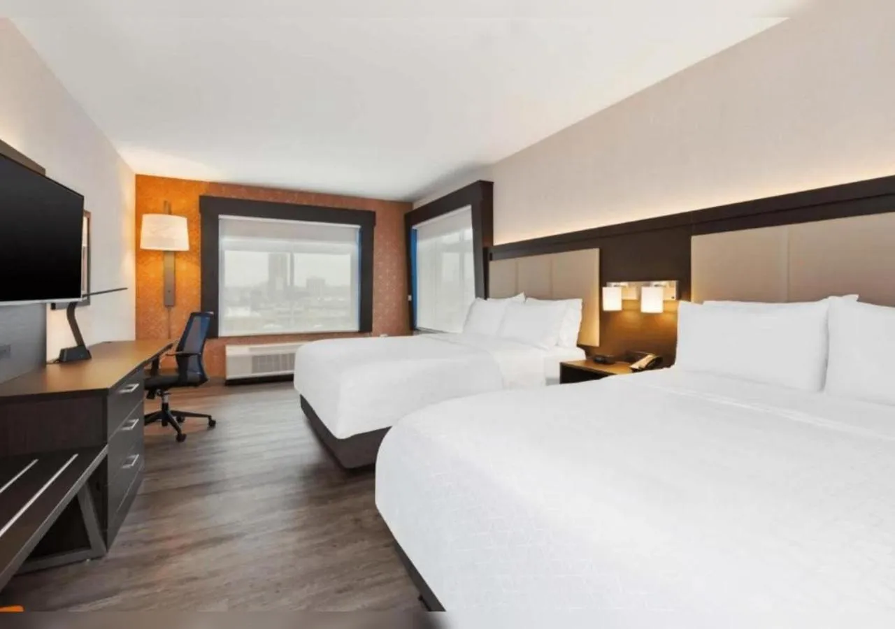 Bedroom, Bed in Holiday Inn Express & Suites Jersey City - Holland Tunnel by IHG