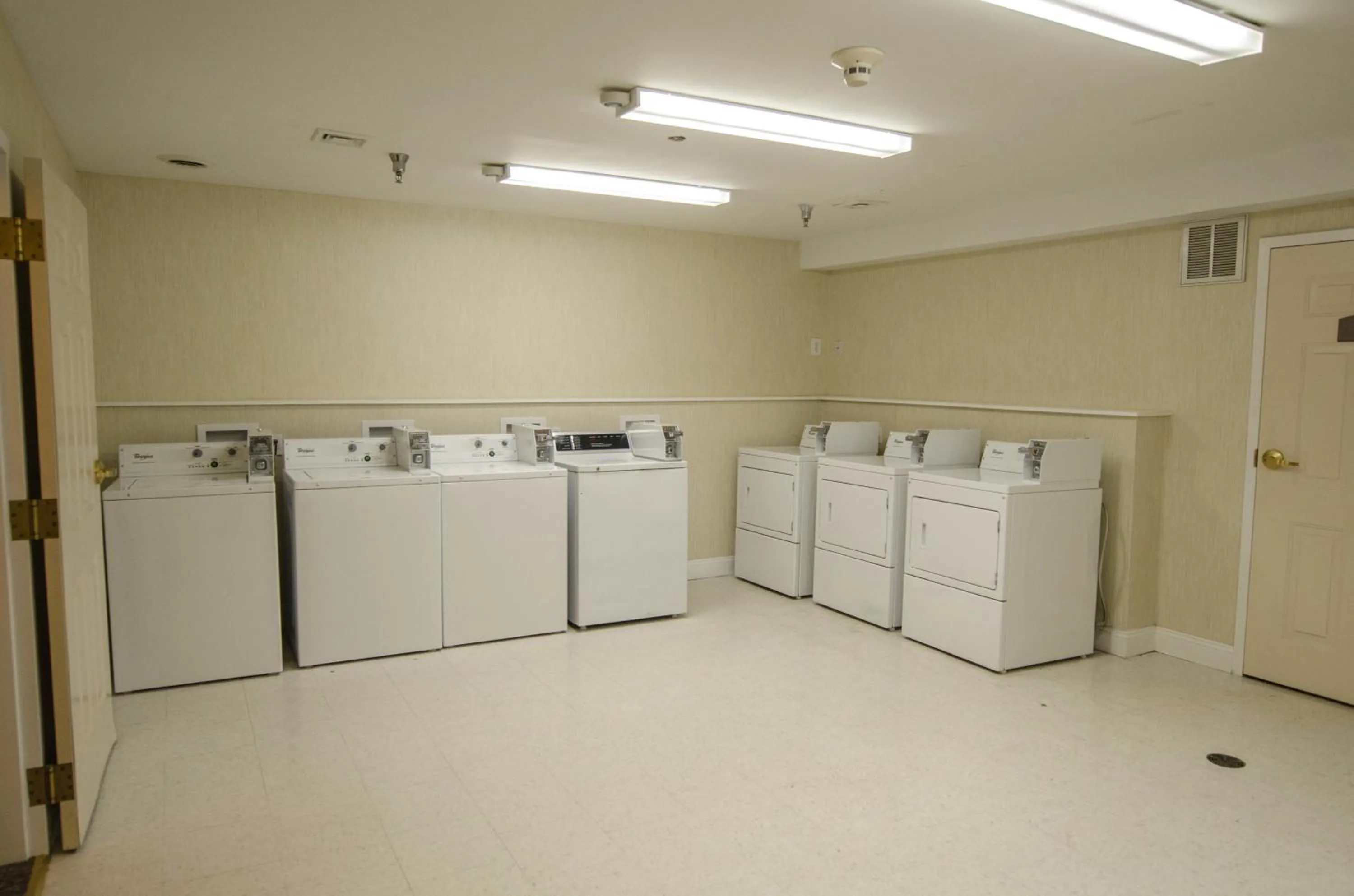washing machine in Smart Suites on the Hill