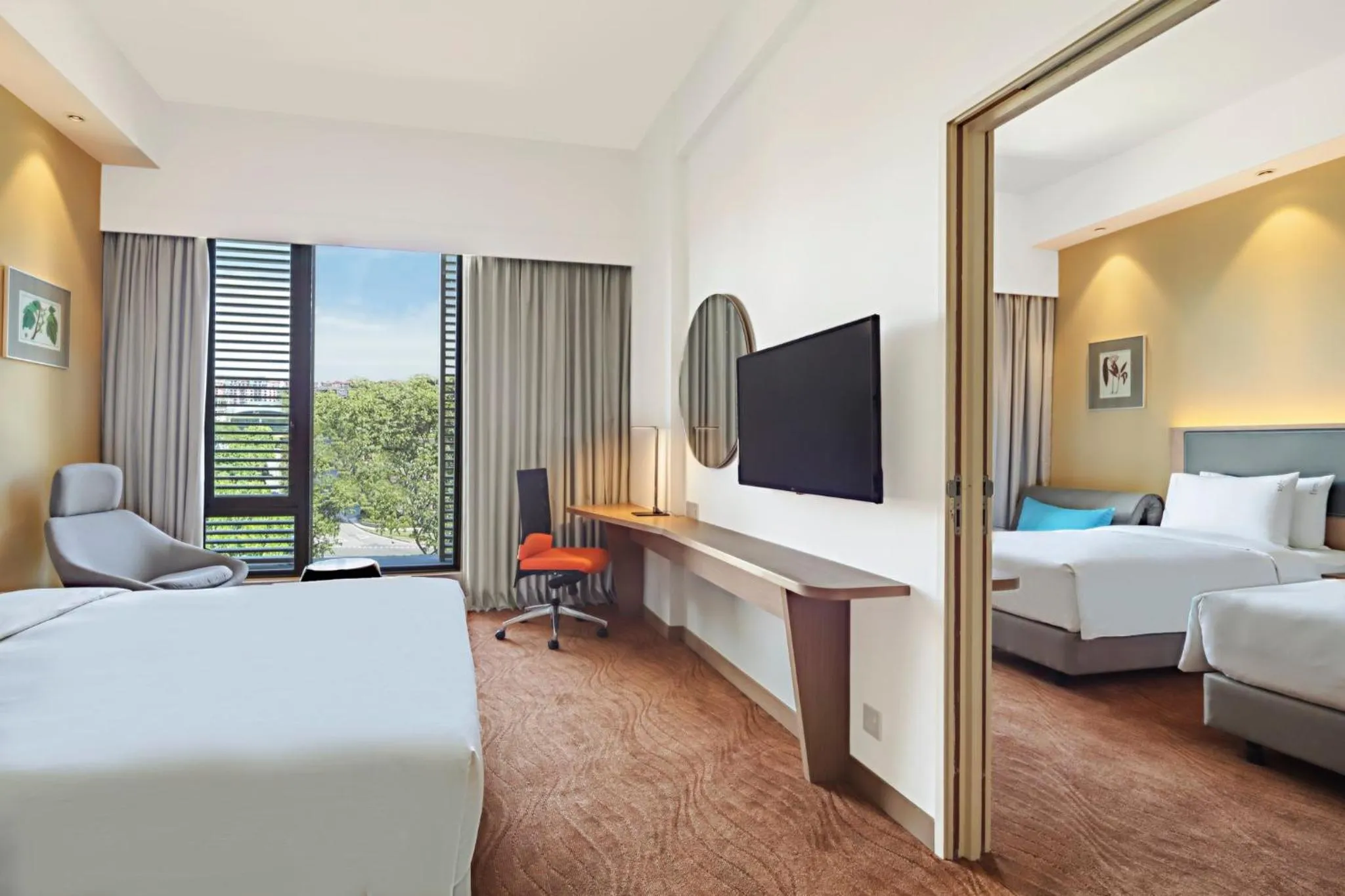 Photo of the whole room, Bed in Holiday Inn Express Kota Kinabalu City Centre by IHG