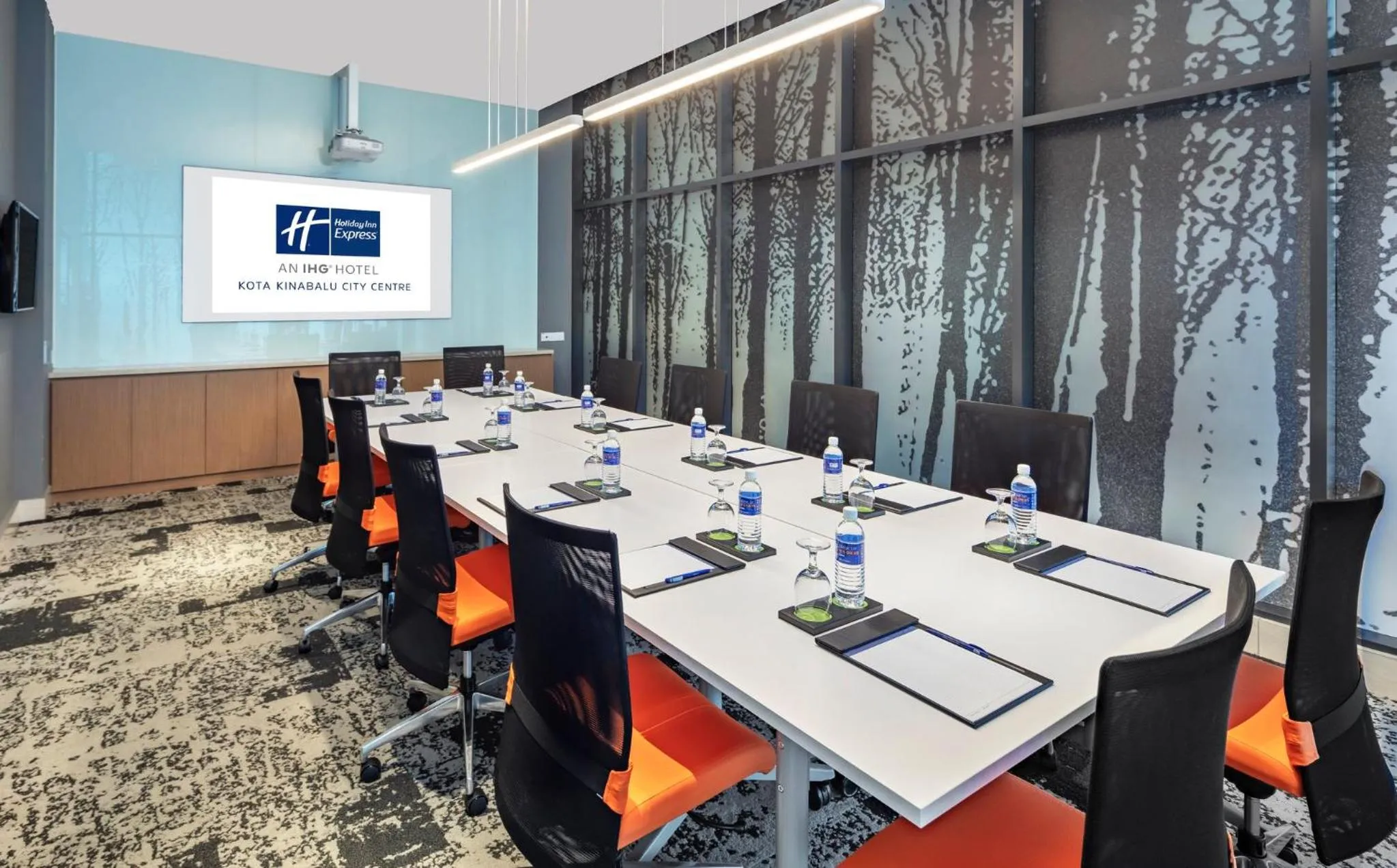 Meeting/conference room in Holiday Inn Express Kota Kinabalu City Centre by IHG