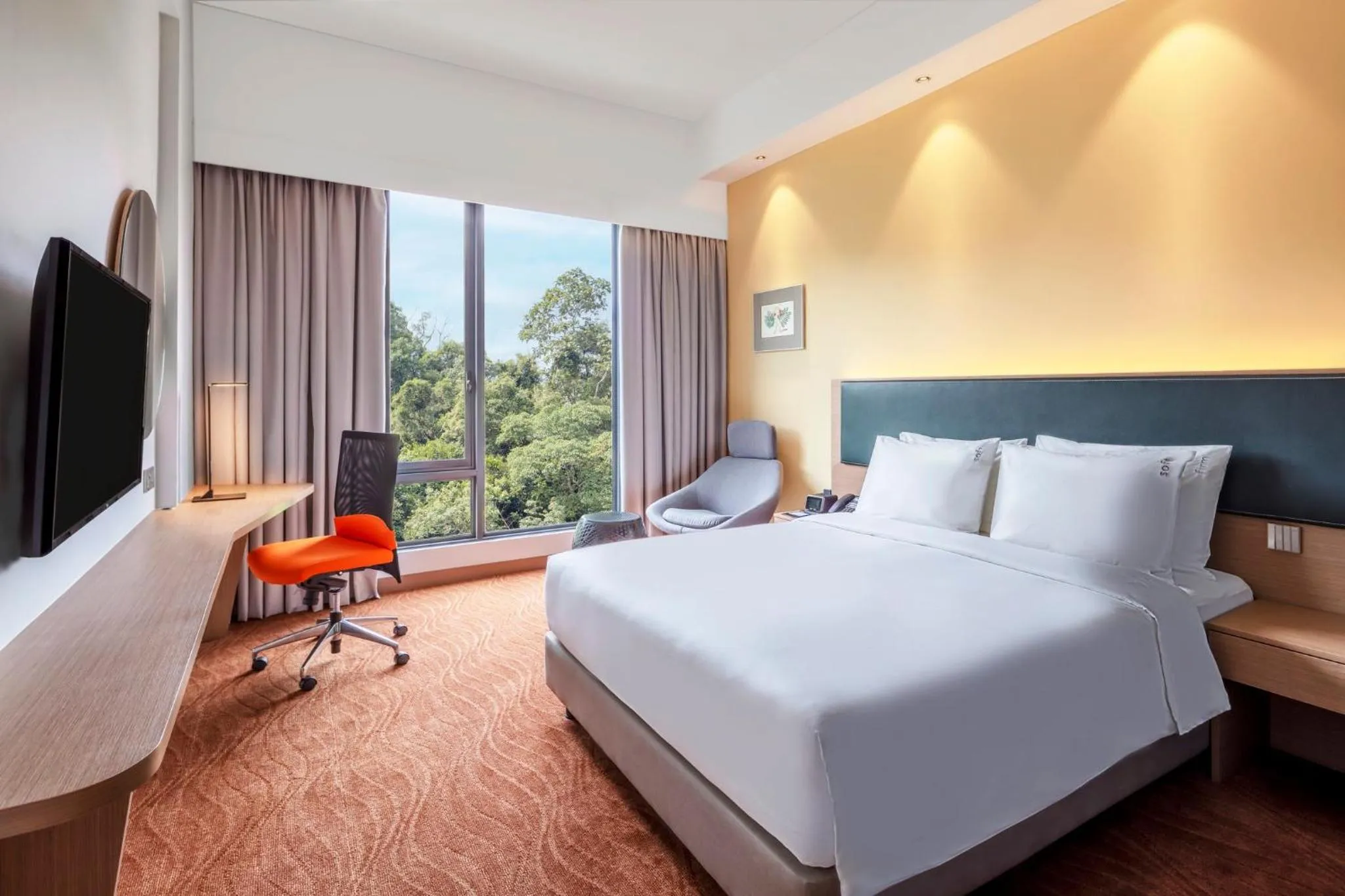 Photo of the whole room, Bed in Holiday Inn Express Kota Kinabalu City Centre by IHG