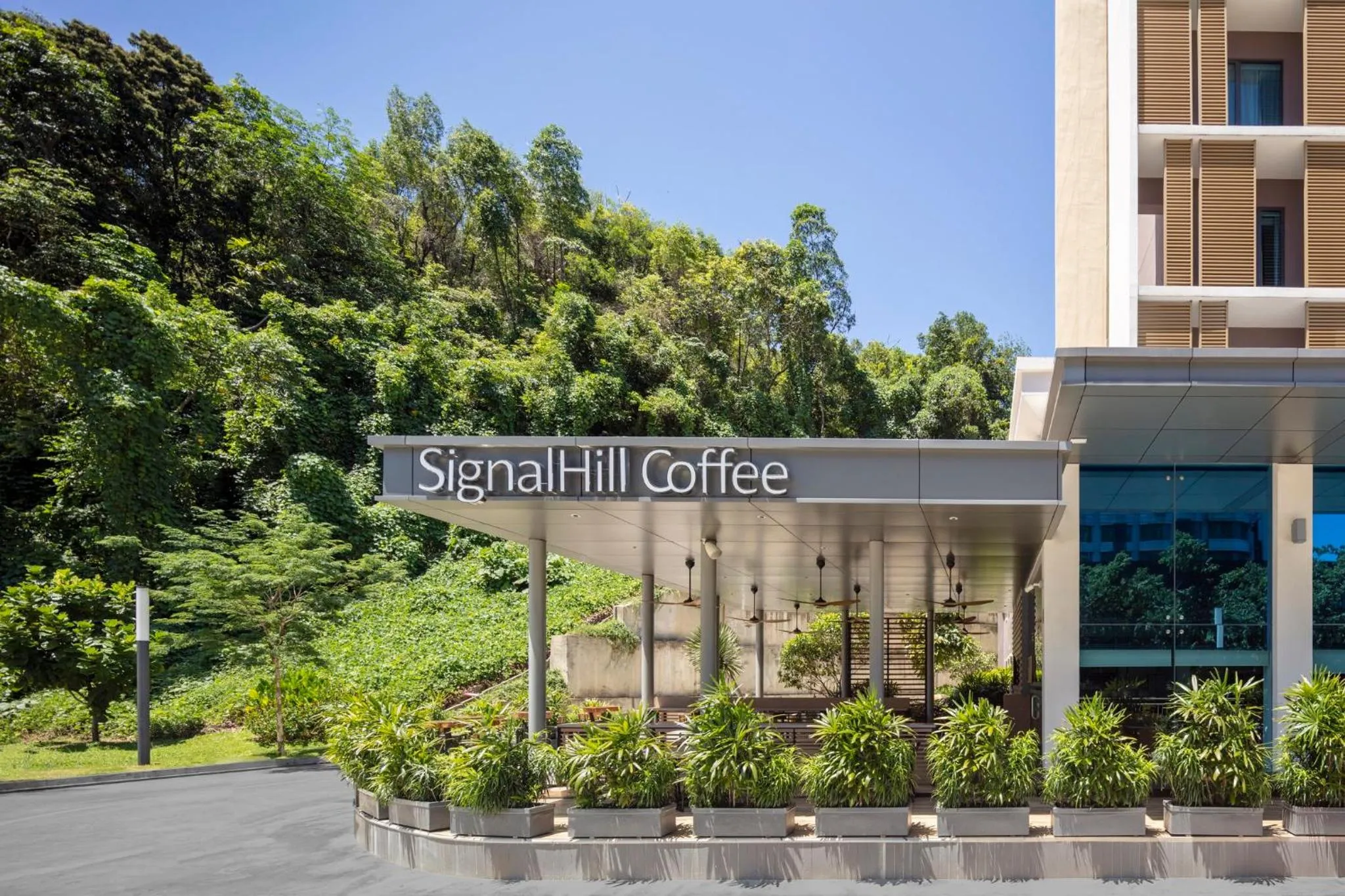 Lounge or bar in Holiday Inn Express Kota Kinabalu City Centre by IHG