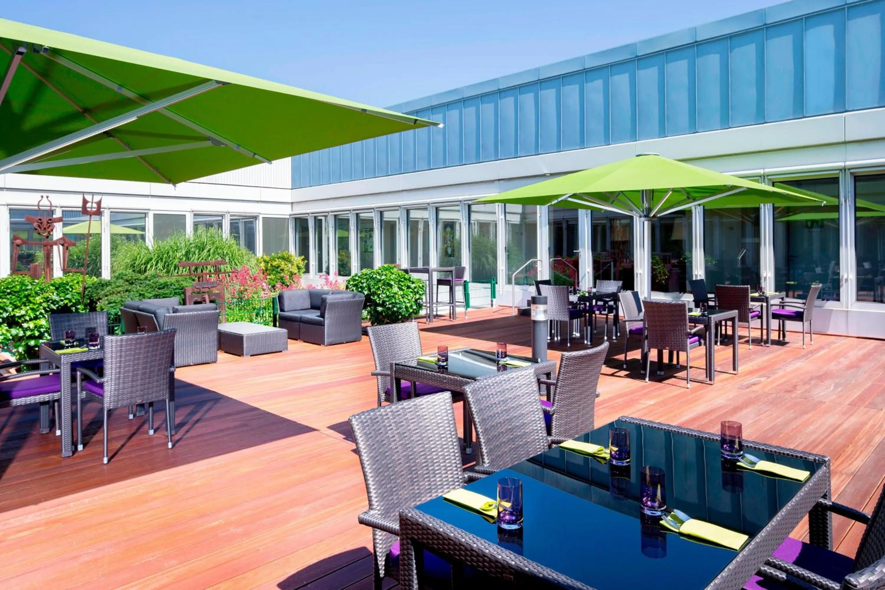 Restaurant/places to eat in Sheraton Duesseldorf Airport Hotel