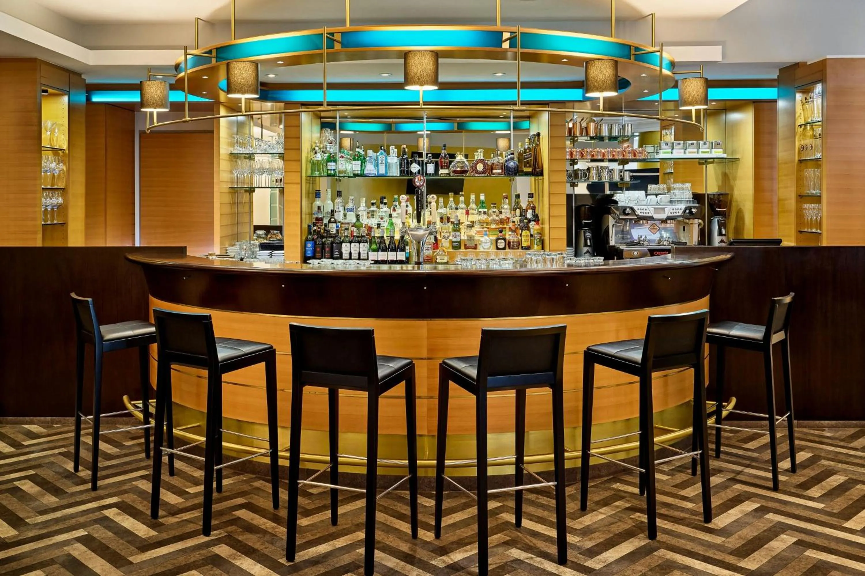 Lounge or bar in Sheraton Duesseldorf Airport Hotel
