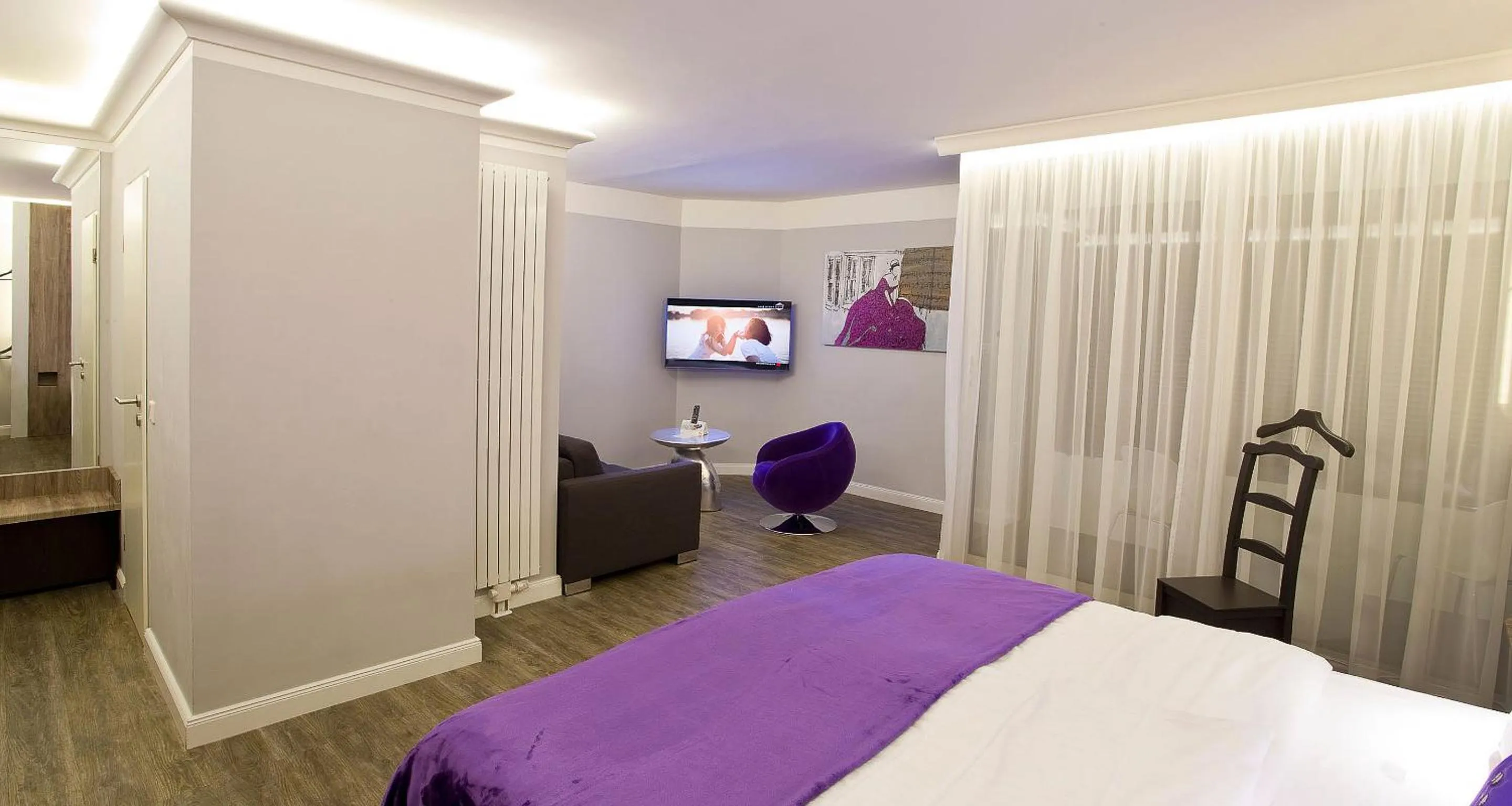 Photo of the whole room, Bed in PLAZA INN stays design Dortmund