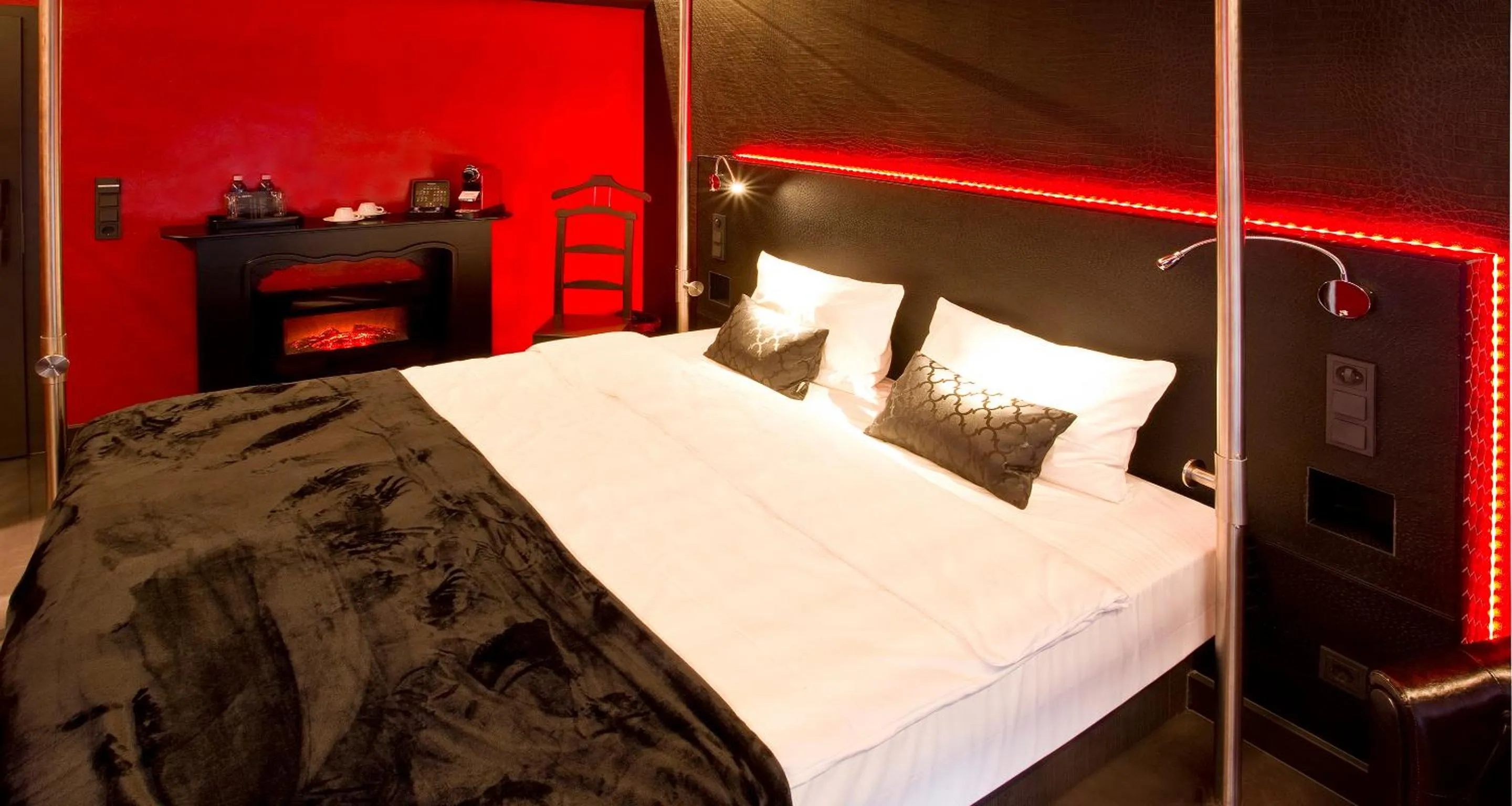 Photo of the whole room, Bed in PLAZA INN stays design Dortmund