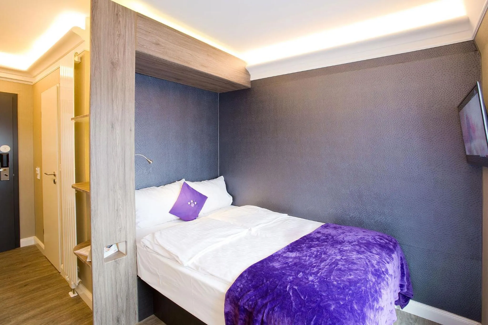 Bed in PLAZA INN stays design Dortmund