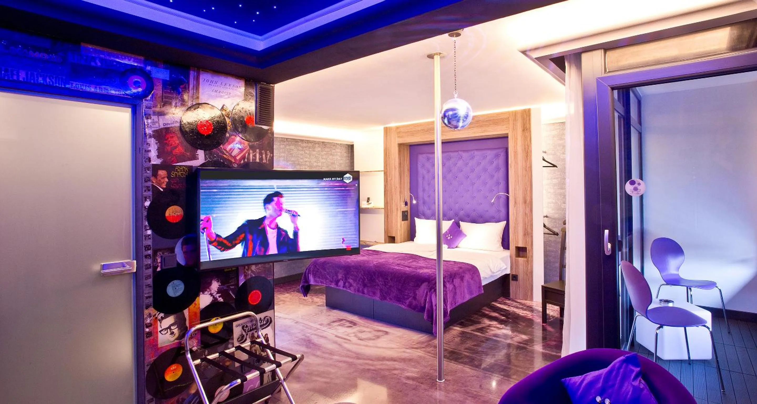 Bed in PLAZA INN stays design Dortmund