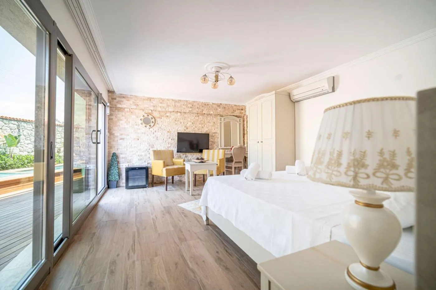 Photo of the whole room in Lunas Alaçatı