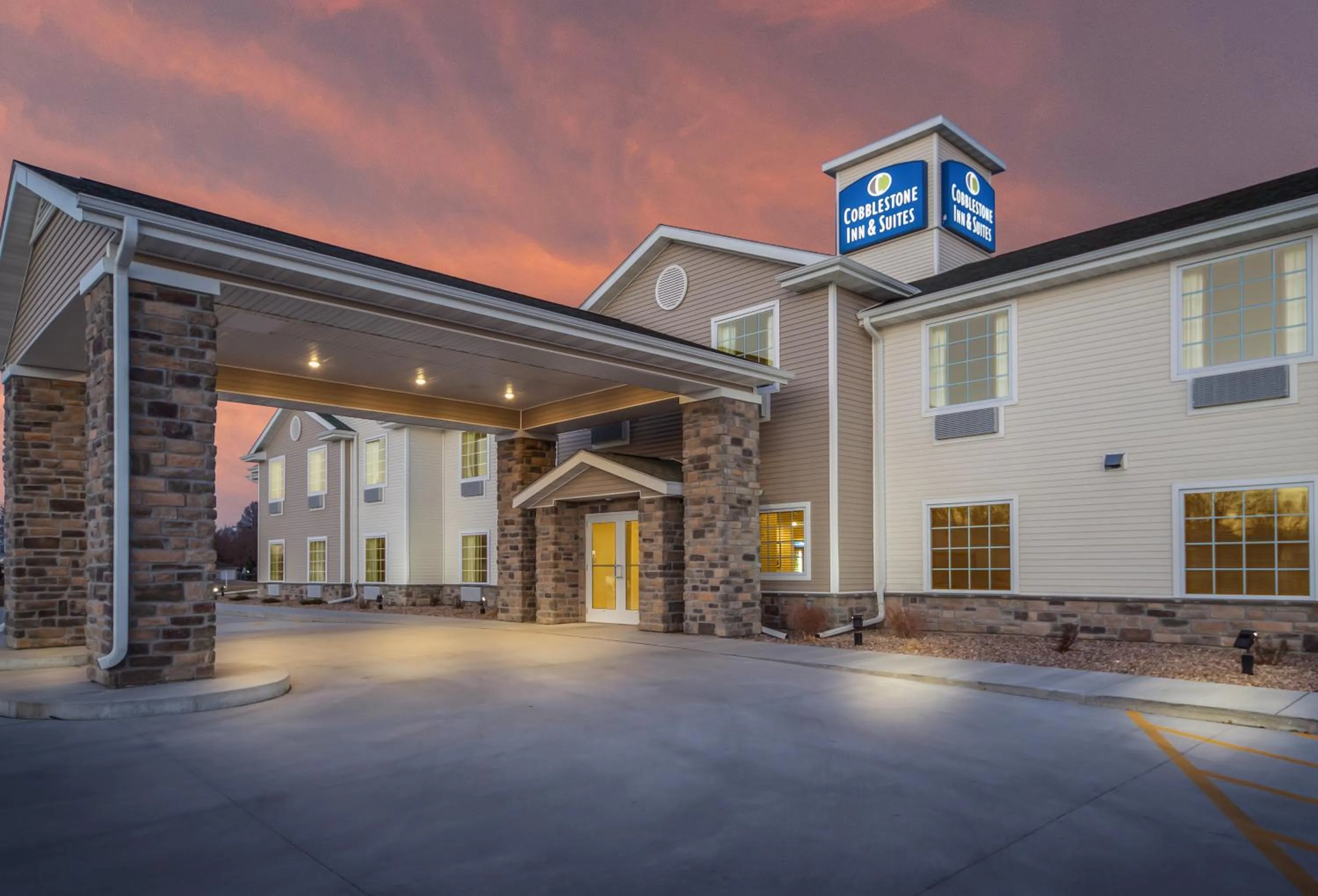Facade/entrance in Cobblestone Inn & Suites - Holdrege