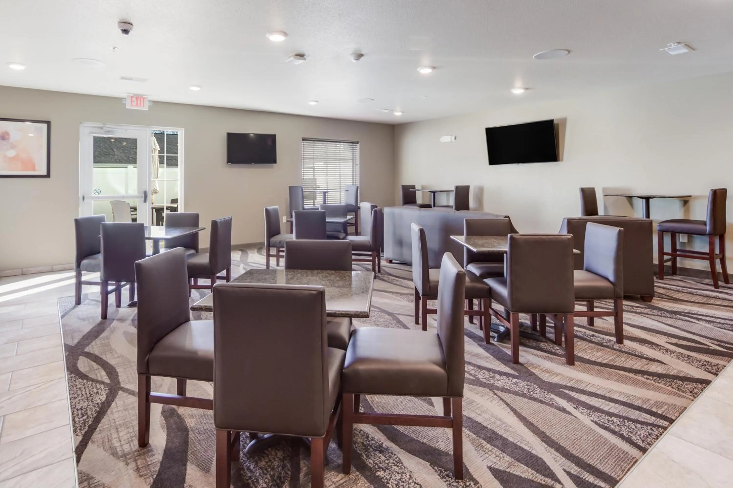 Lounge or bar in Cobblestone Inn & Suites - Holdrege
