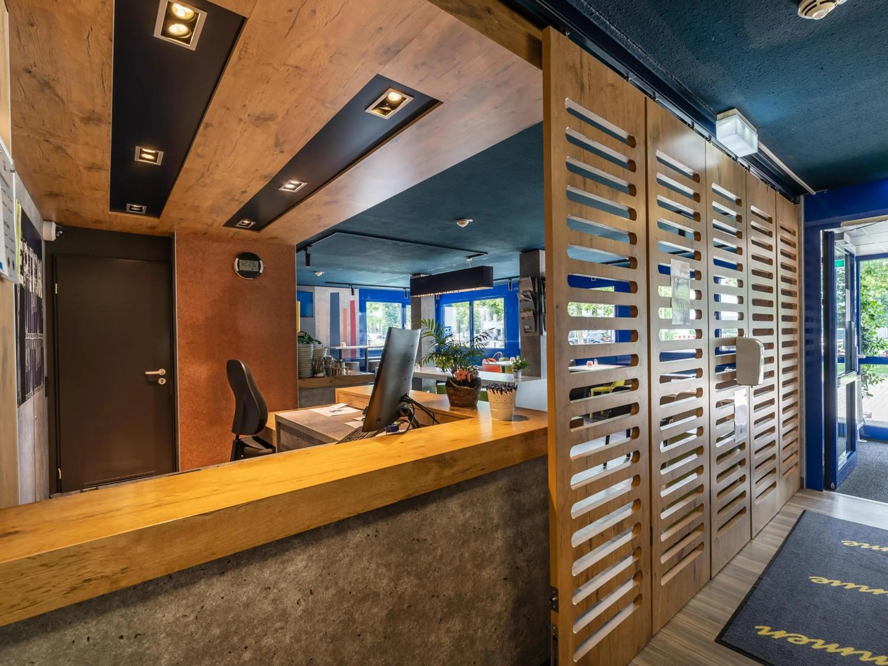 Lobby or reception in ibis budget Freiburg Sued