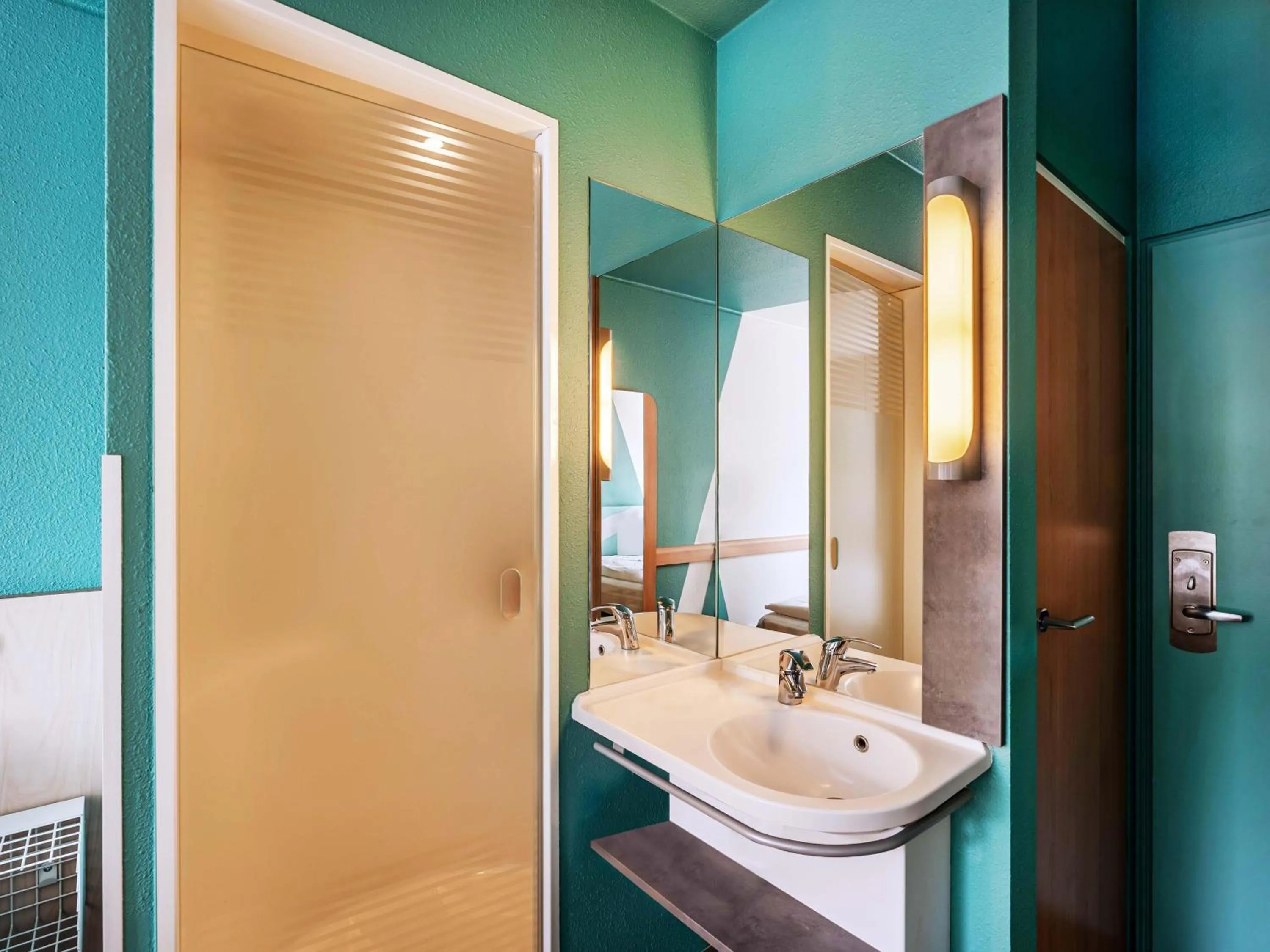 Shower in B&B HOTEL Freiburg-West