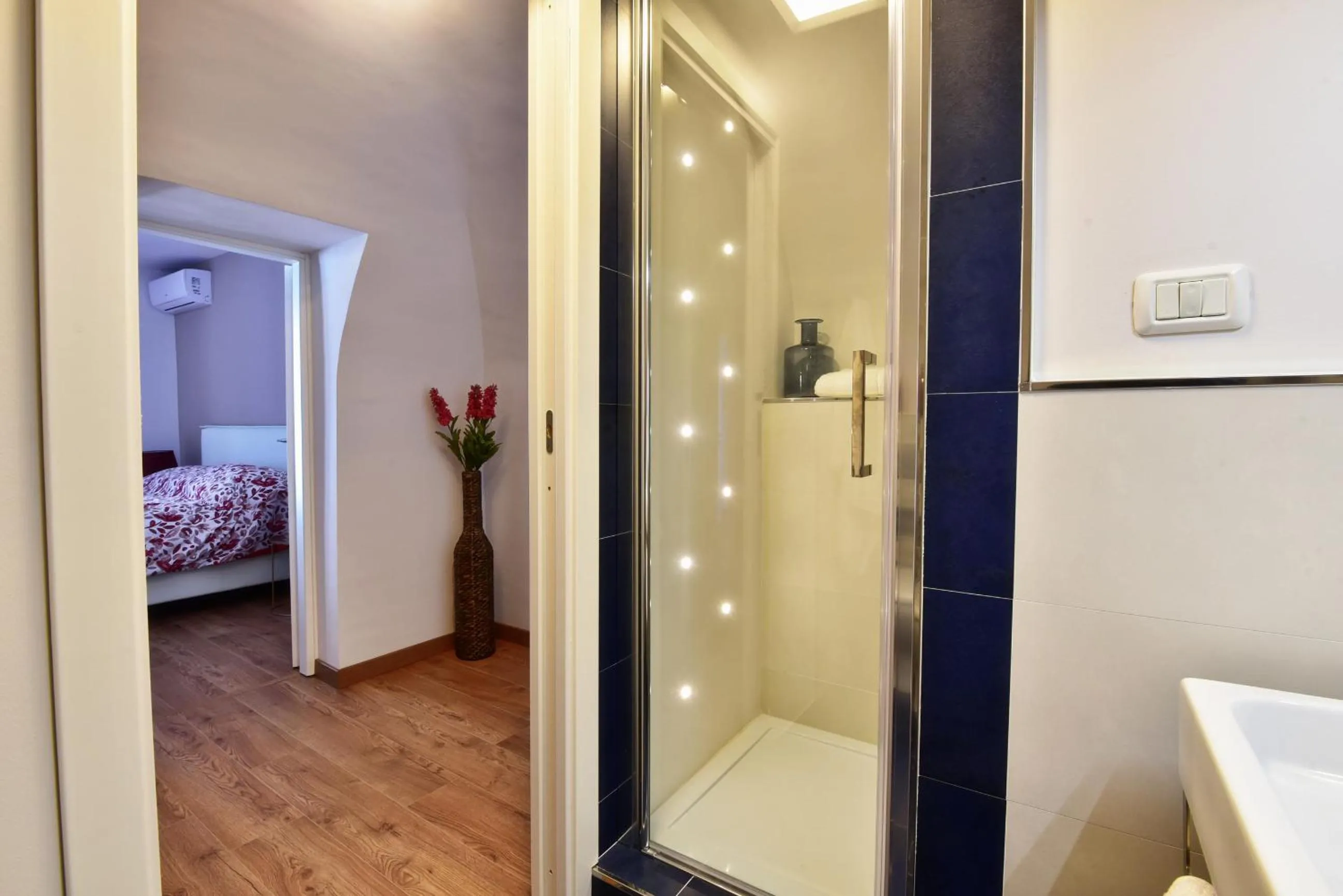 Bathroom, Bed in Badia Apartment