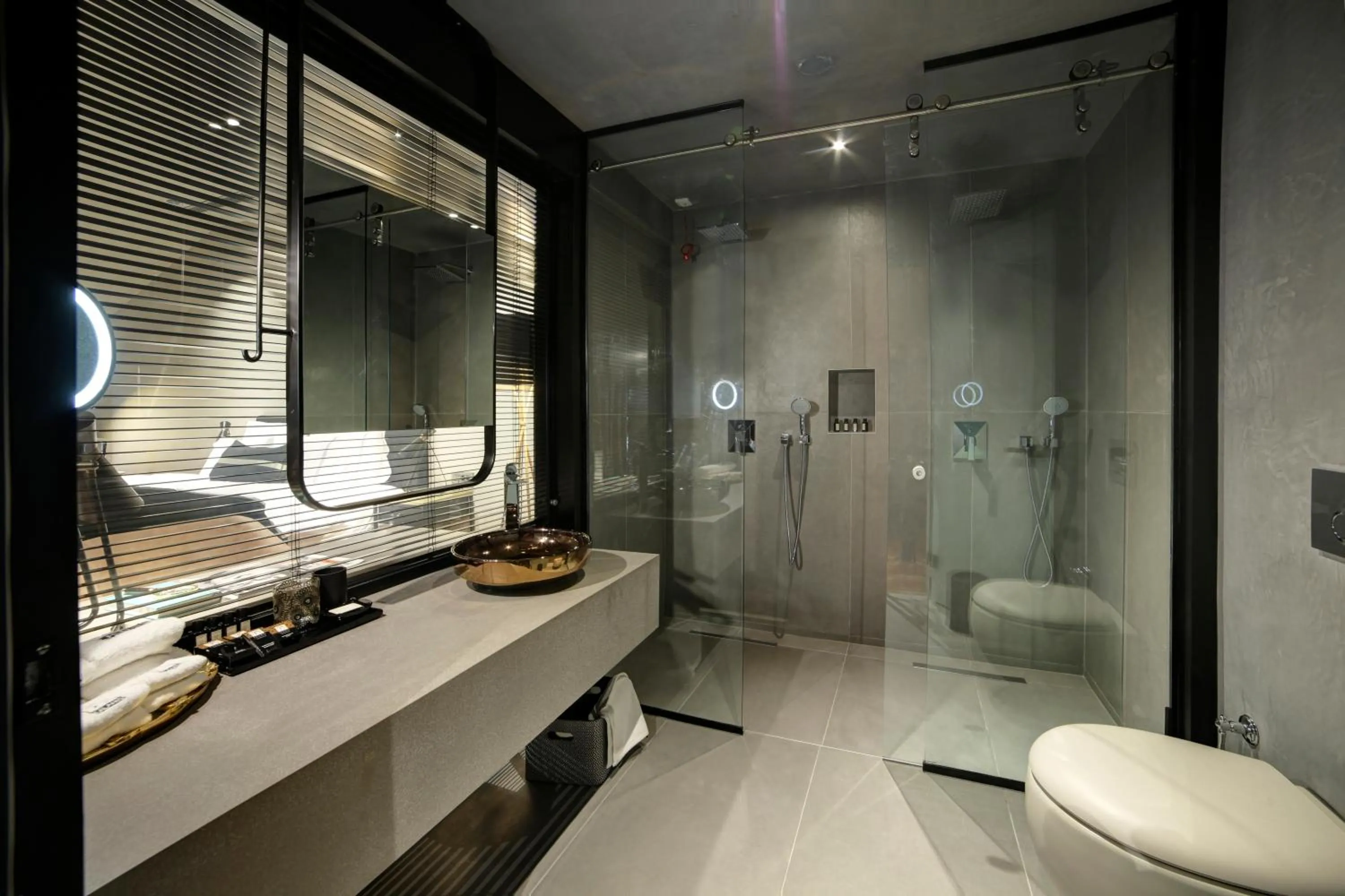 Shower in 39 Kalamış Marina Hotel & Restaurant