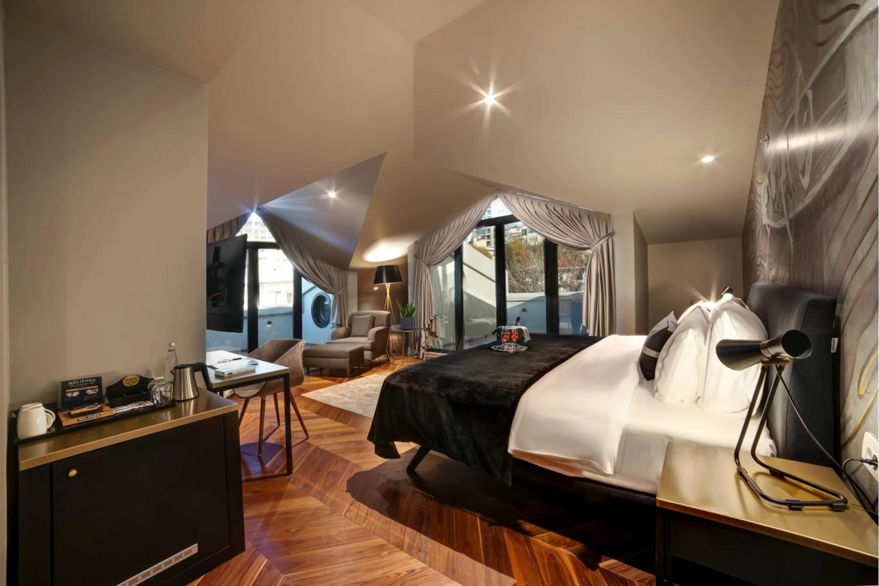 Photo of the whole room, Bed in 39 Kalamış Marina Hotel & Restaurant