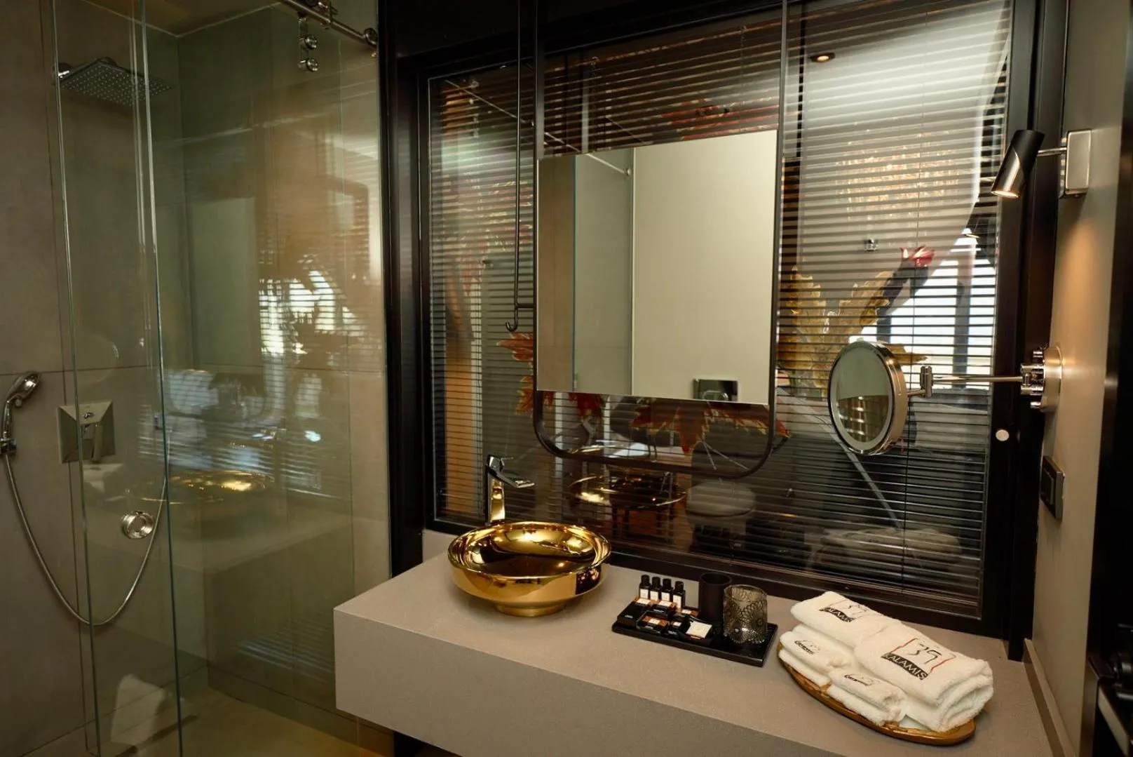 Shower in 39 Kalamış Marina Hotel & Restaurant