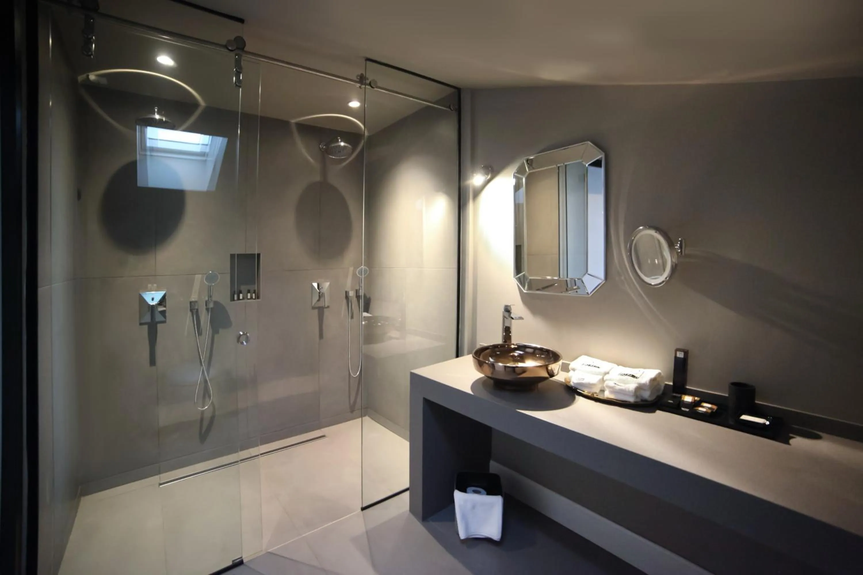 Shower in 39 Kalamış Marina Hotel & Restaurant