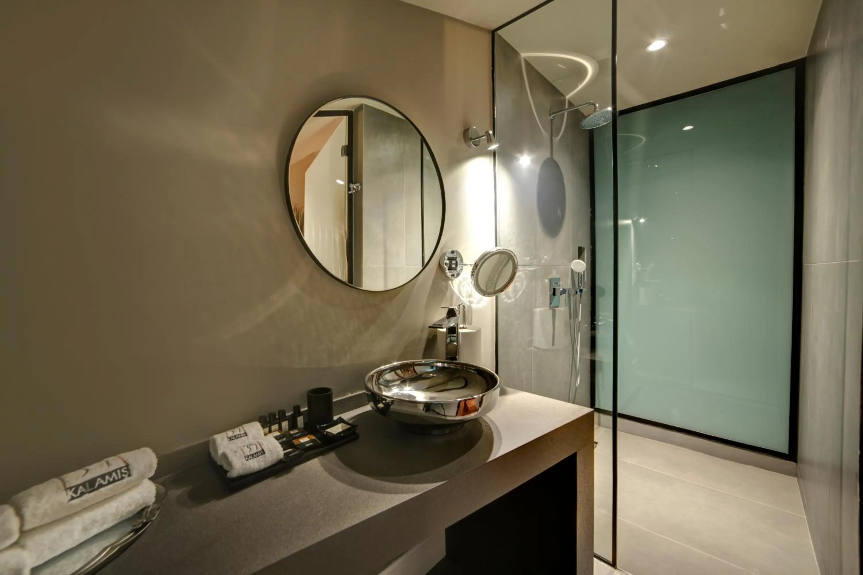 Shower in 39 Kalamış Marina Hotel & Restaurant