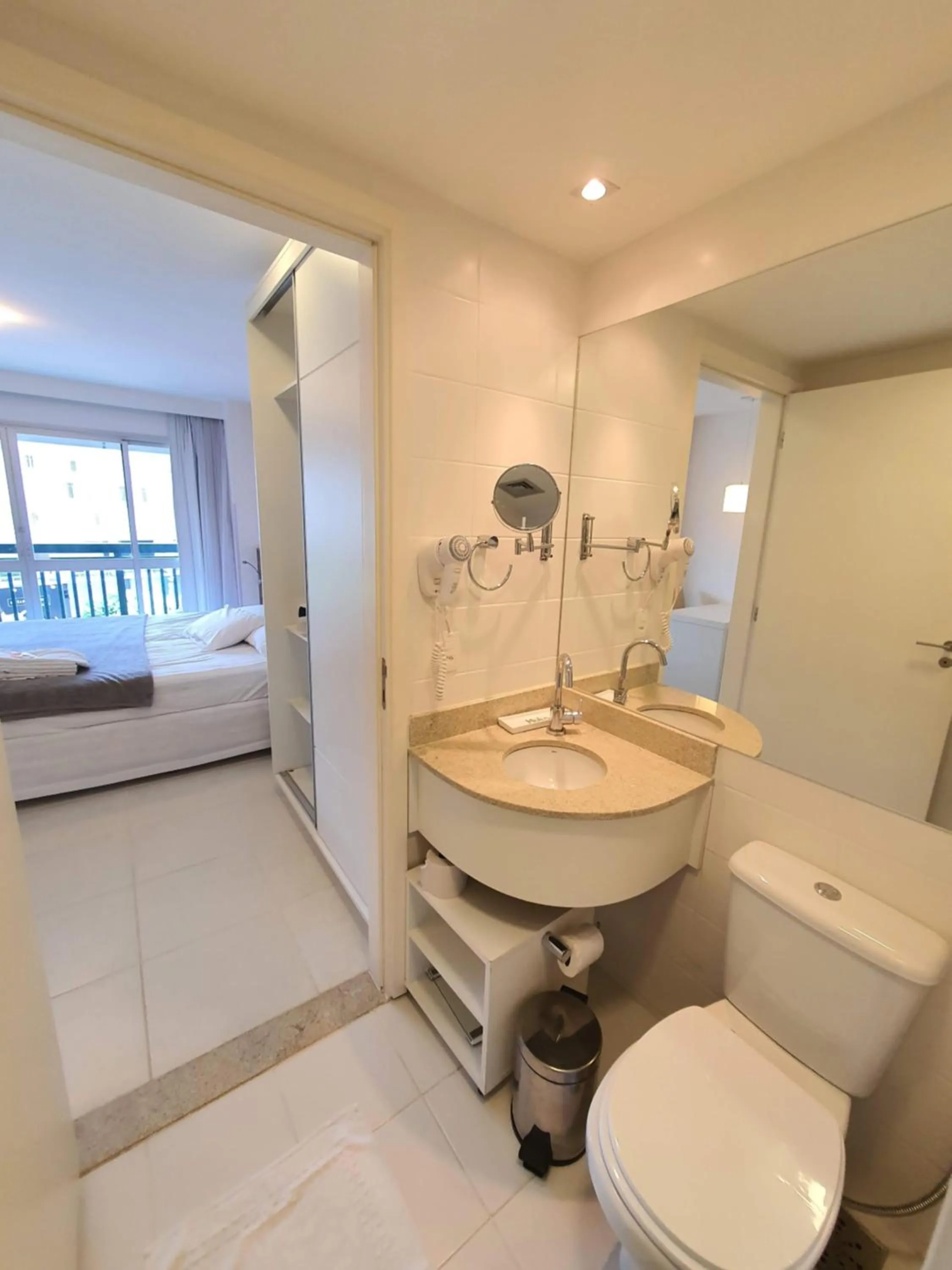 Bathroom in Flat Vision Executivo Premium By Rei dos Flats