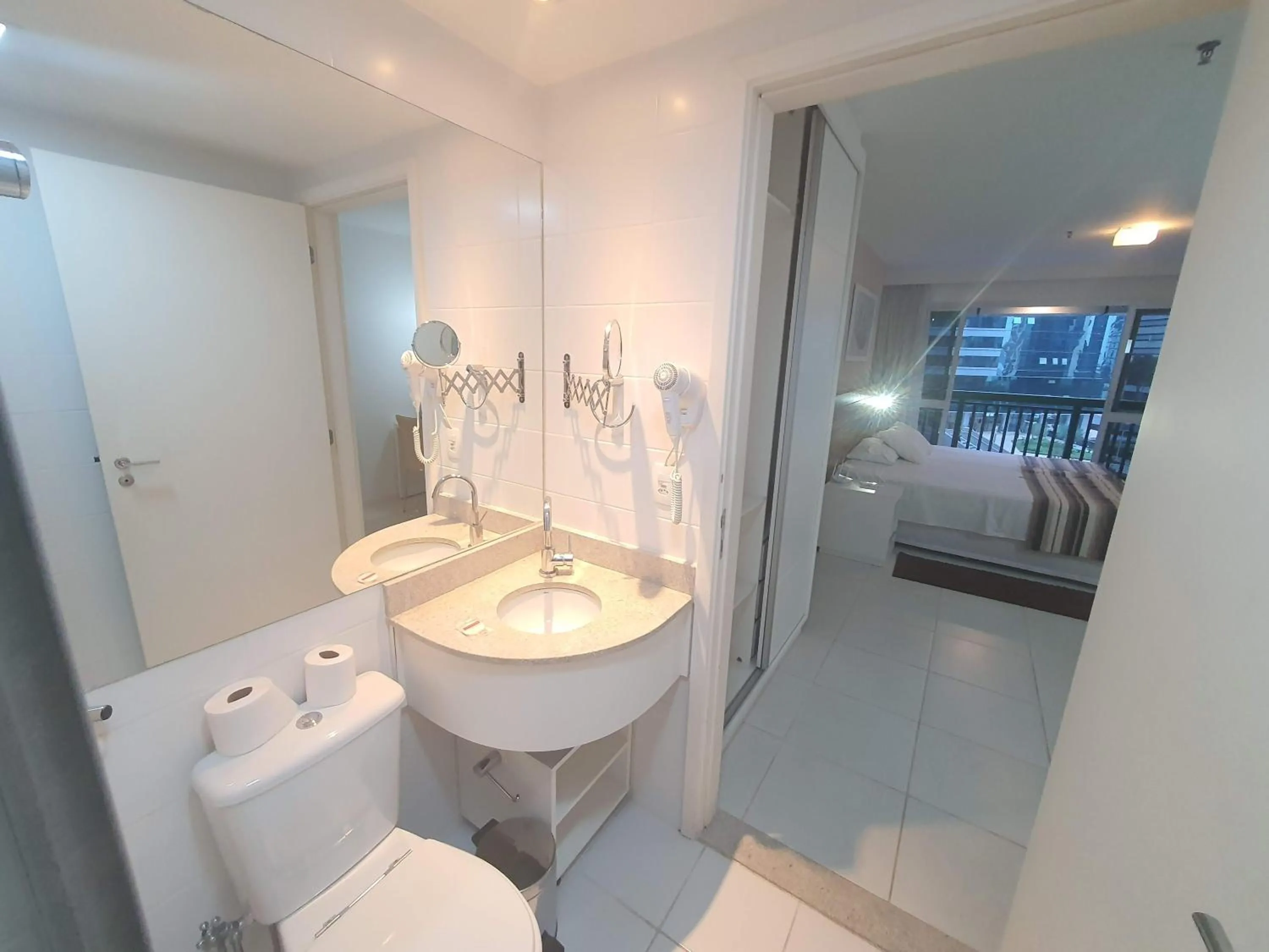 Bathroom in Flat Vision Executivo Premium By Rei dos Flats