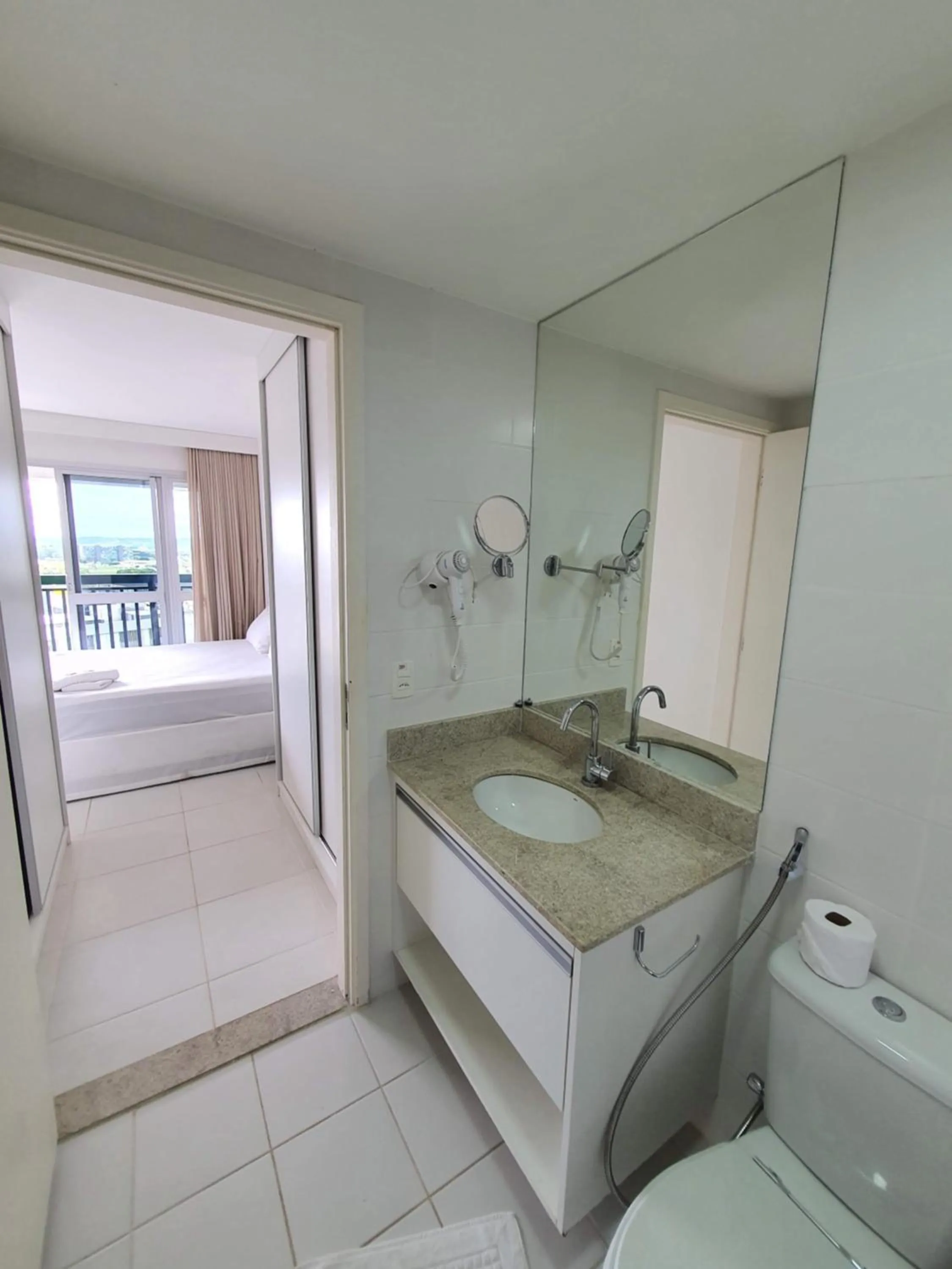 Bathroom in Flat Vision Executivo Premium By Rei dos Flats