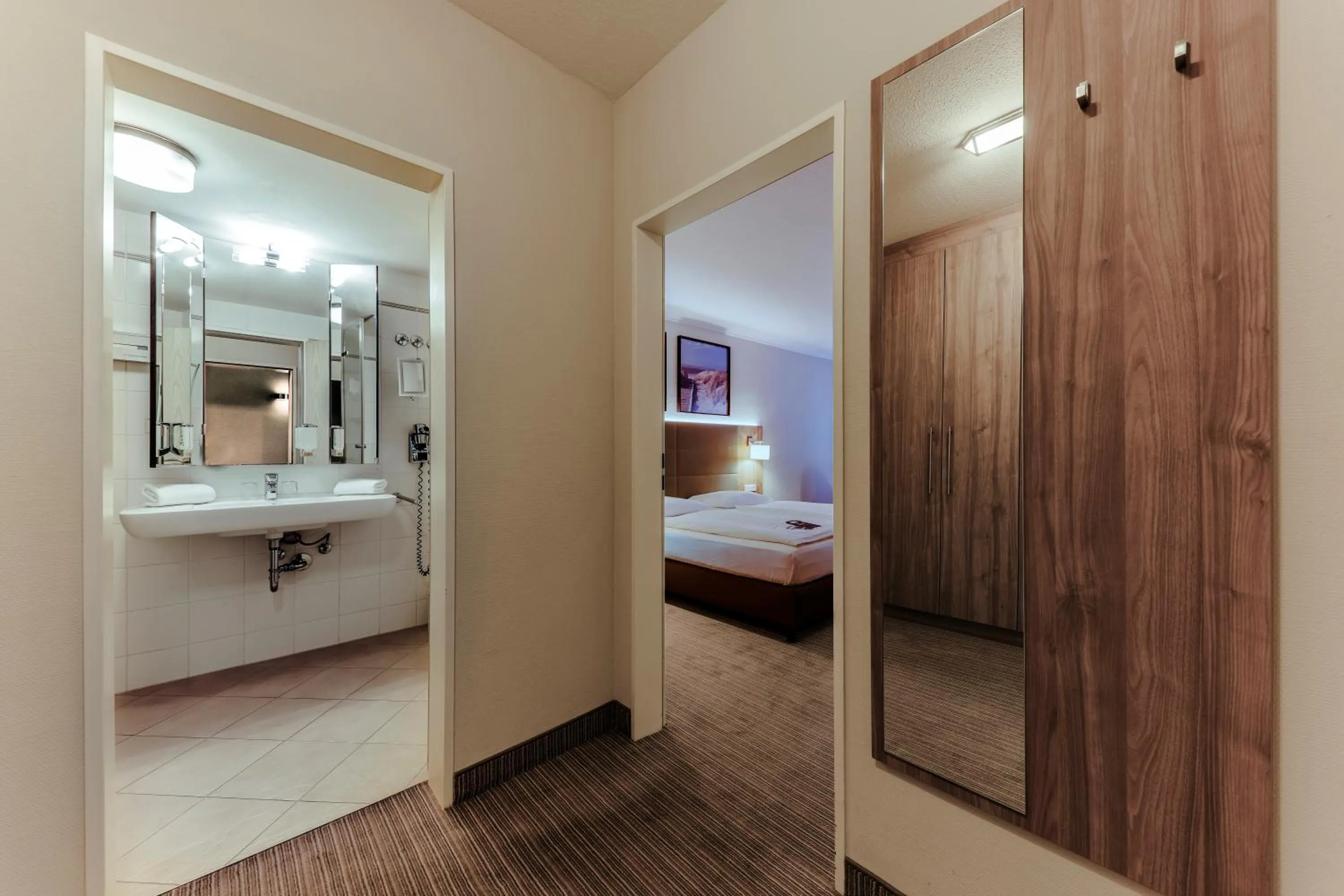 Photo of the whole room, Bed in Upstalsboom Parkhotel