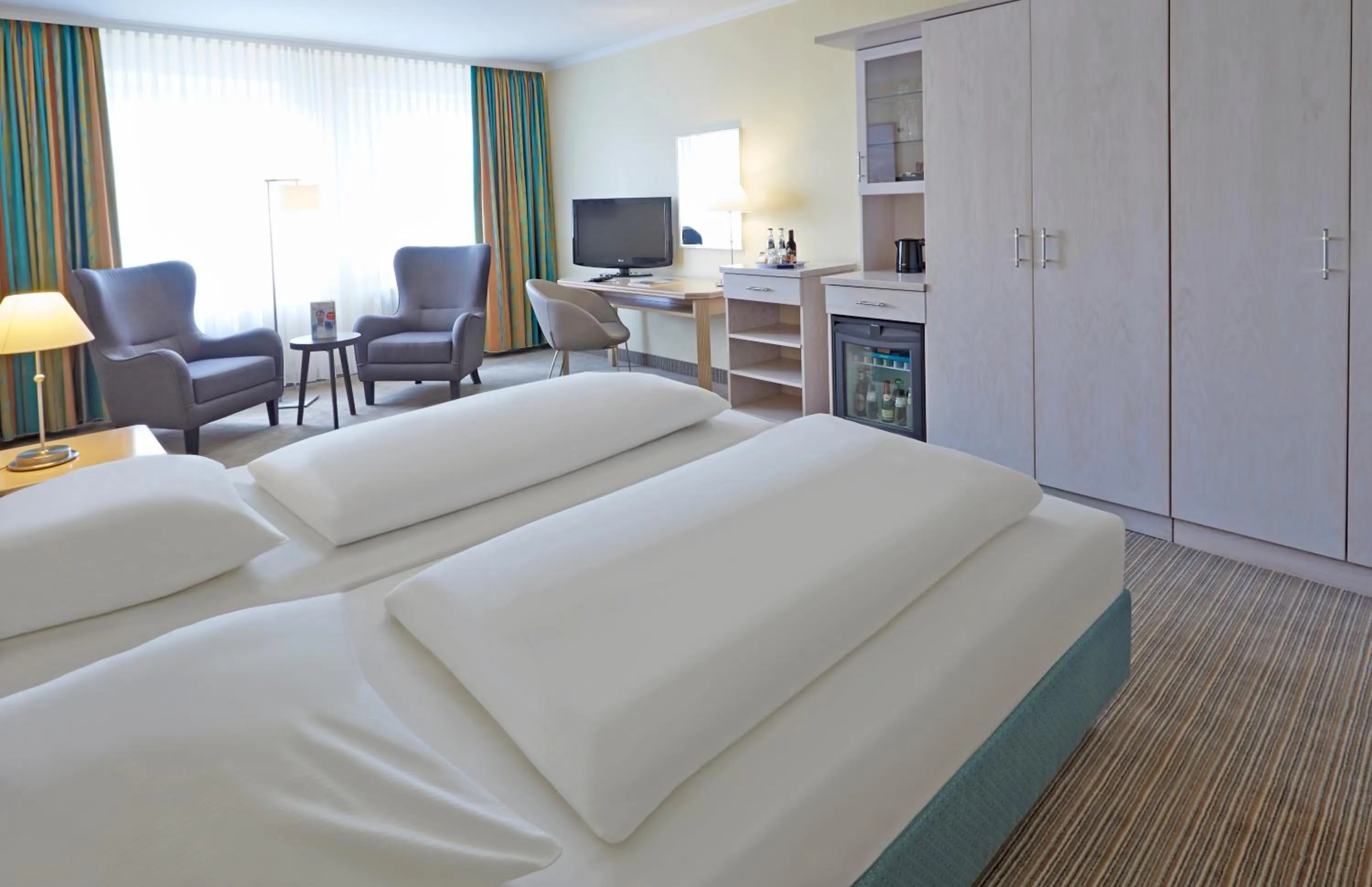 Photo of the whole room, Bed in Upstalsboom Parkhotel