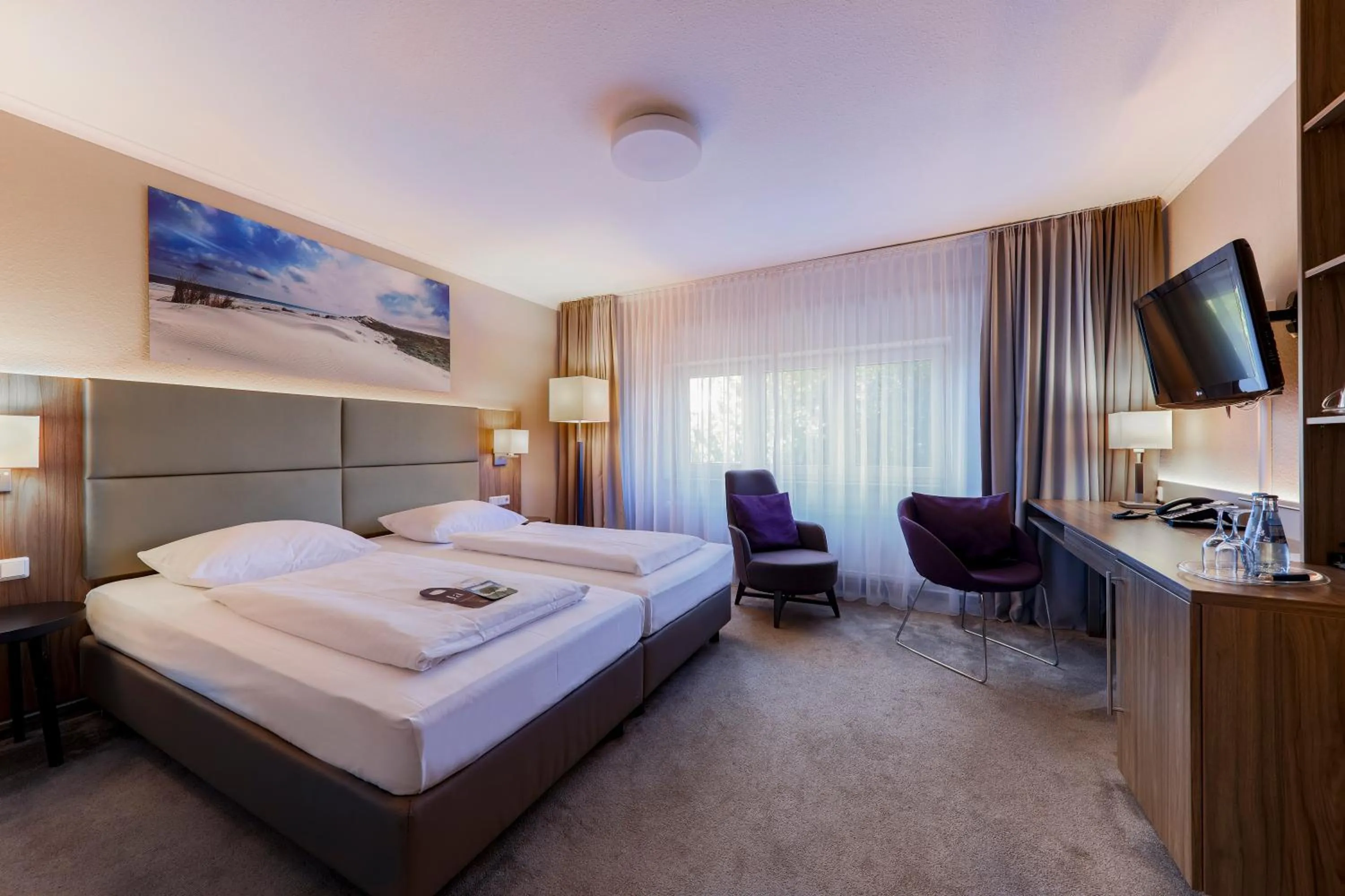 Photo of the whole room, Bed in Upstalsboom Parkhotel