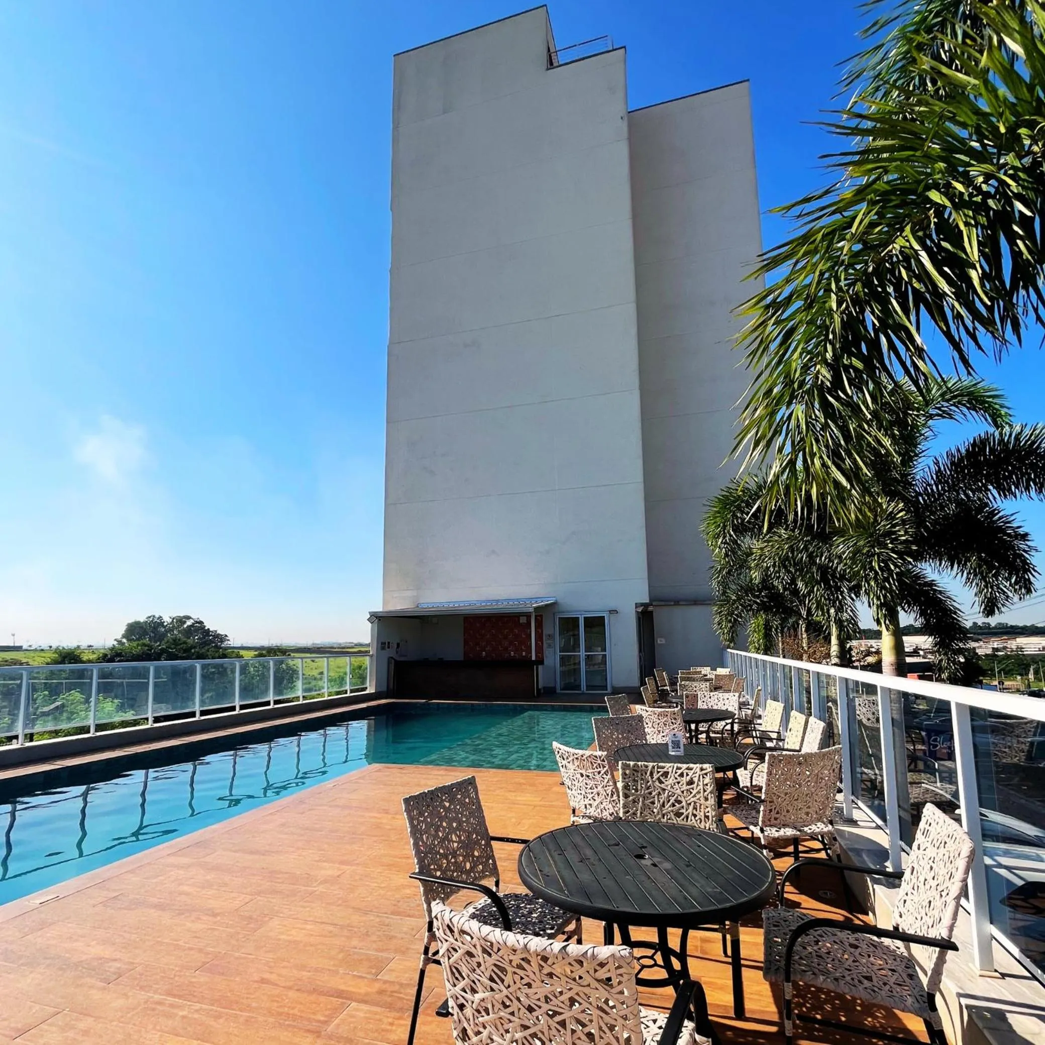Swimming pool in Sleep Inn Paulínia