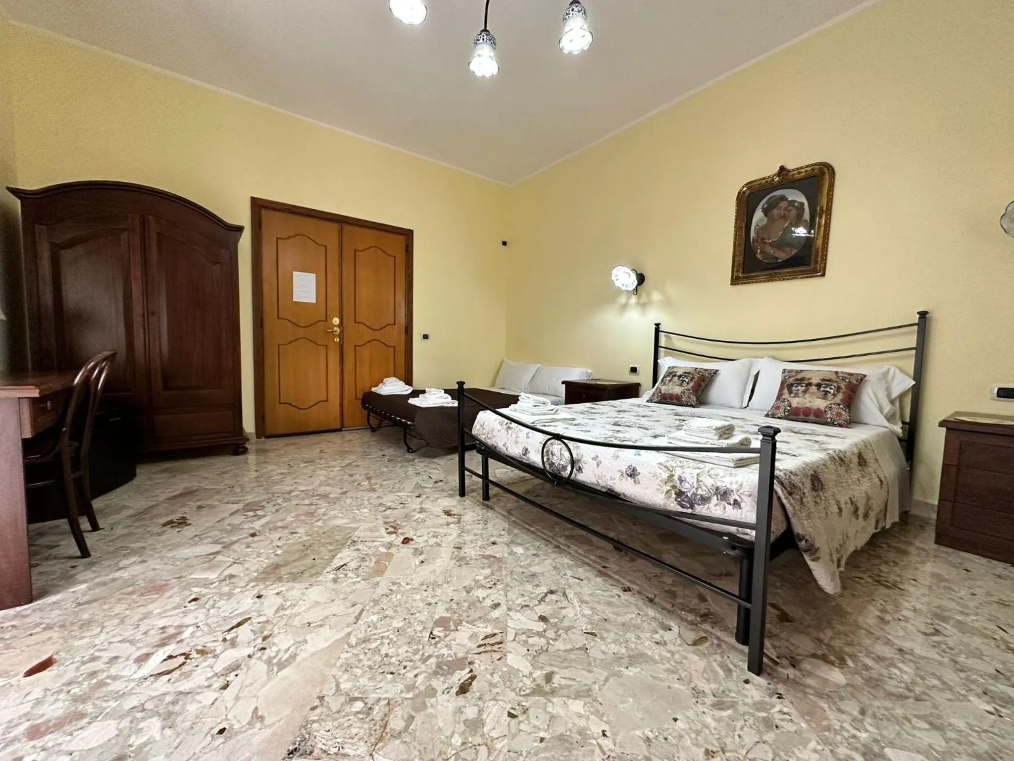 Photo of the whole room, Bed in B&B - Piazza Grande