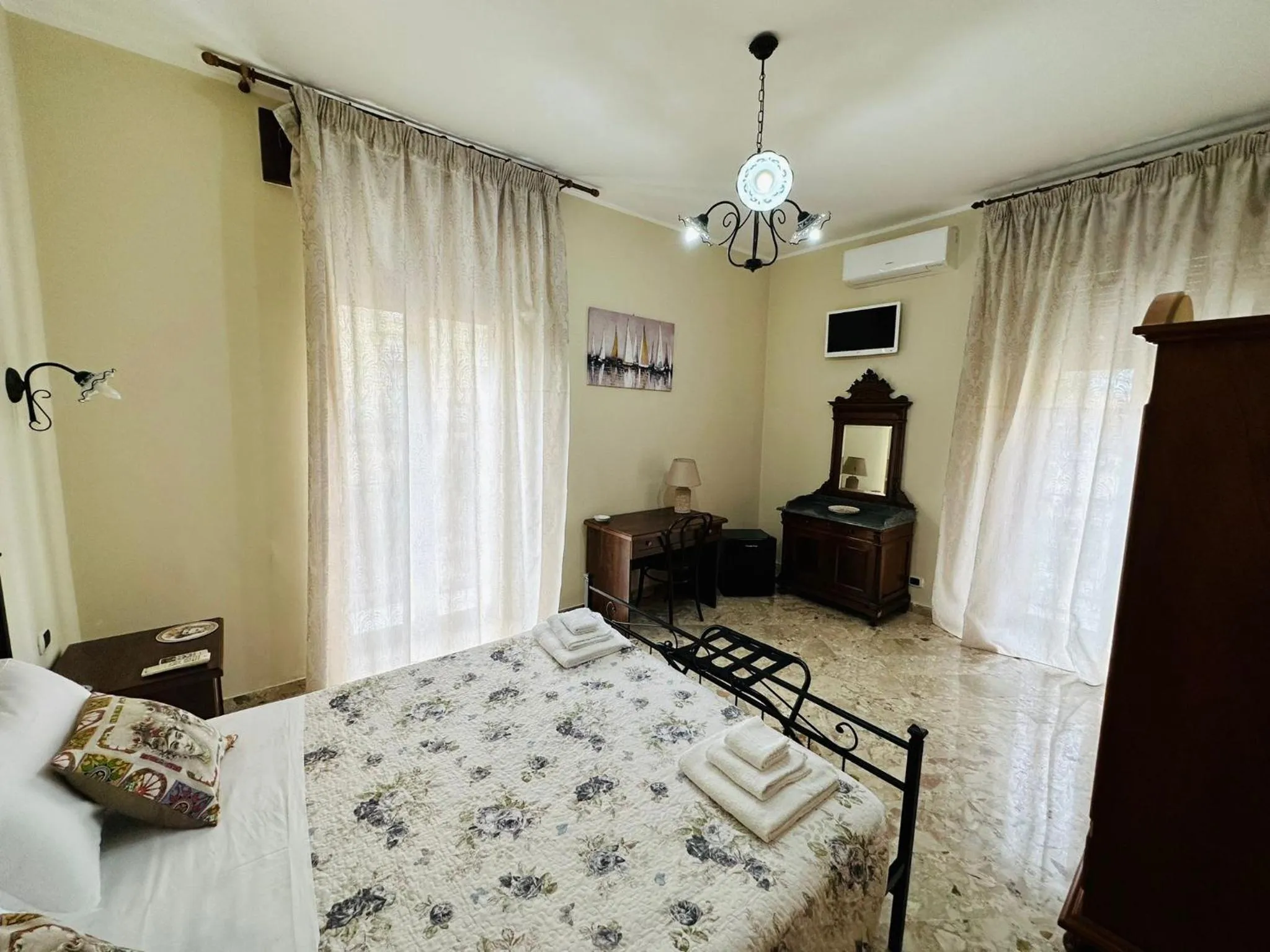 Balcony/Terrace, Bed in B&B - Piazza Grande