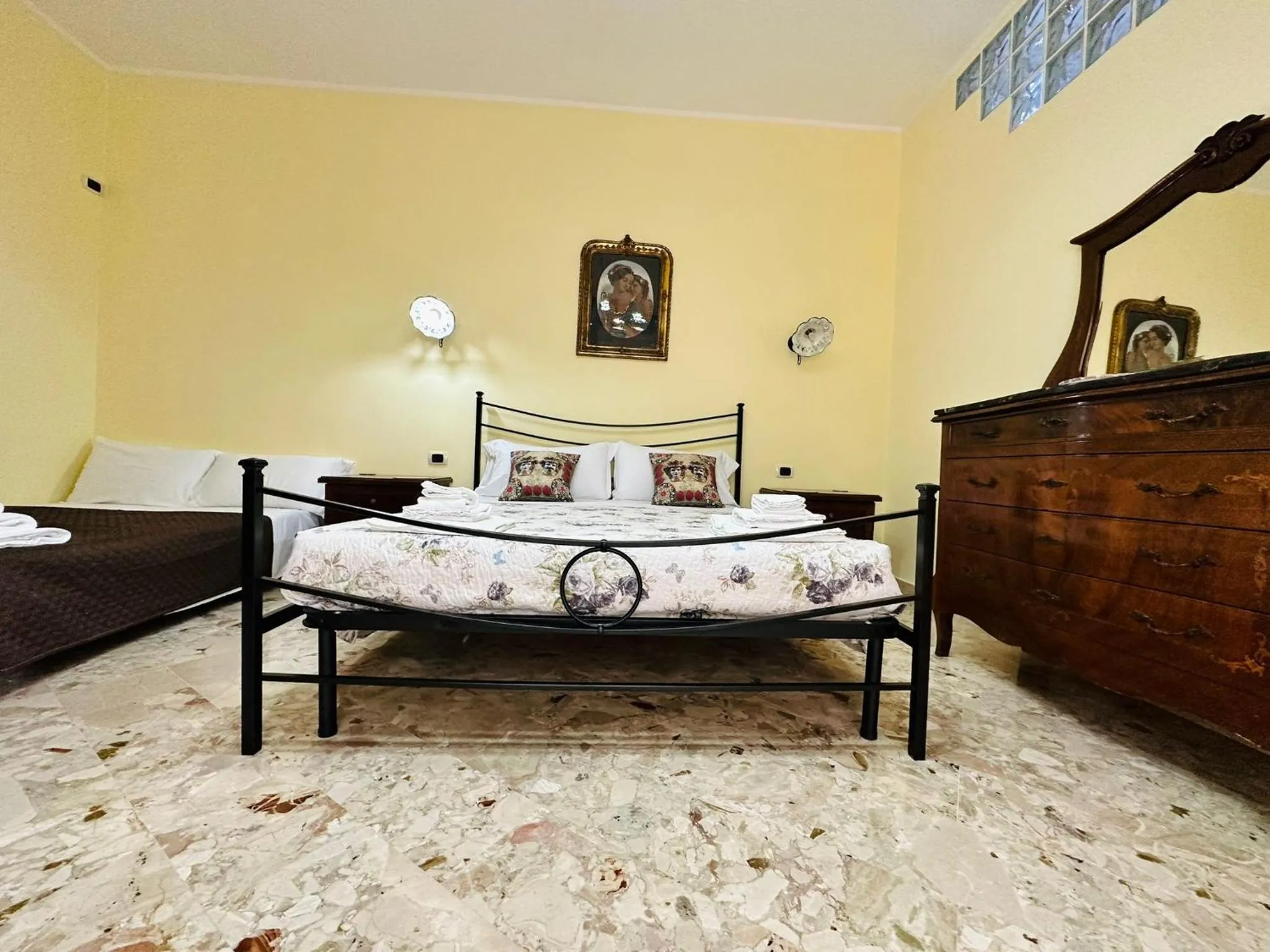 Photo of the whole room, Bed in B&B - Piazza Grande